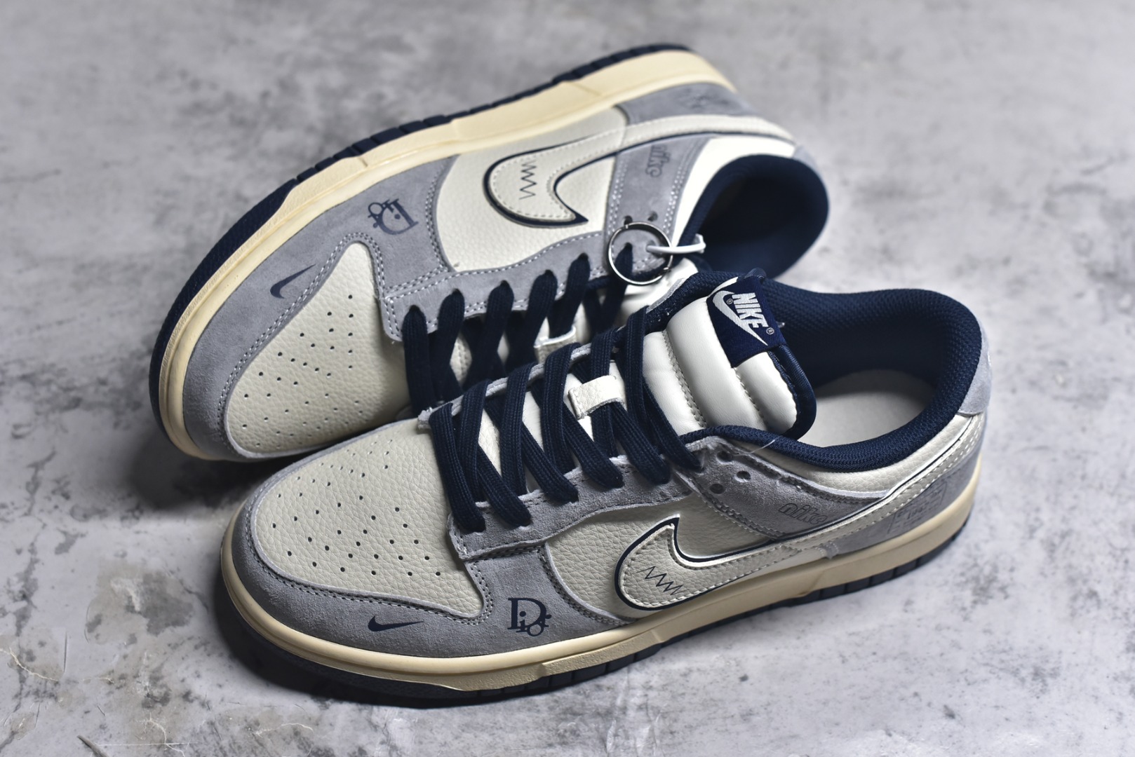 图片[7]-#海外爆款限量发售！Nike SB Dunk Low“ 迪奥联名—雾霾蓝” 周年高端定制 低帮休闲板鞋 定制鞋盒 大厂纯原品质出货 超高清洁度 皮料切割干净无任何毛边 细节完美 货号：DN3168-014 尺码：36 36.5 37.5 38 38.5 39 40 40.5 41 42 42.5 43 44 44.5 45-选品中心