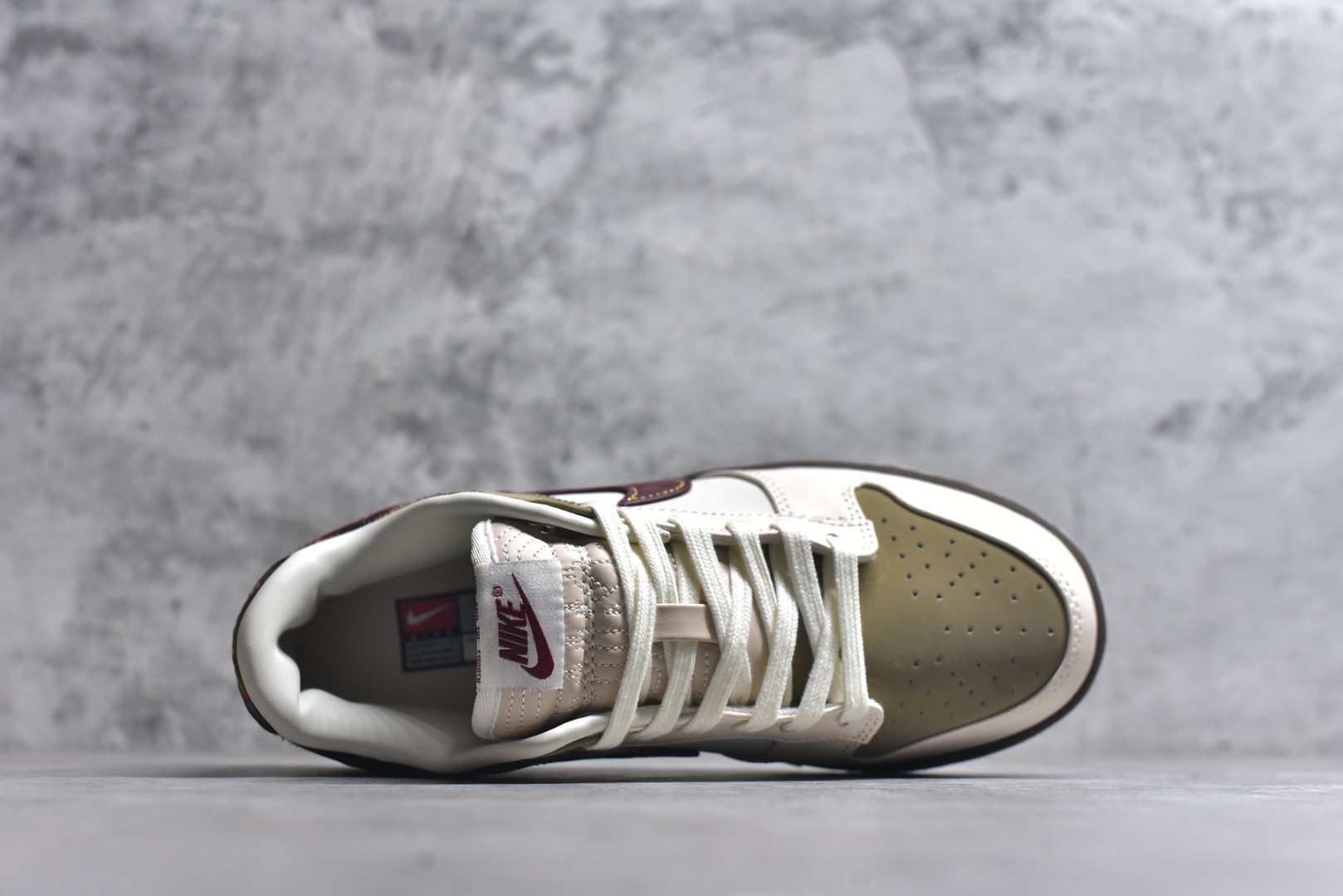 图片[4]-#Nike SB Dunk Low ”Khaki Leopard“ 卡其豹纹 低帮休闲板鞋 #鞋款以卡其和巴洛克棕打造鞋身，两侧辅以珍珠白皮革装扮，队红 Swoosh 装饰两侧。采用利落皮革材料巧搭时尚豹纹装饰细节，塑就醒目个性风范。鞋款融入柔软衬垫，舒适非凡，经久耐穿。 货号：IM6687-262 尺码：35.5-40-选品中心