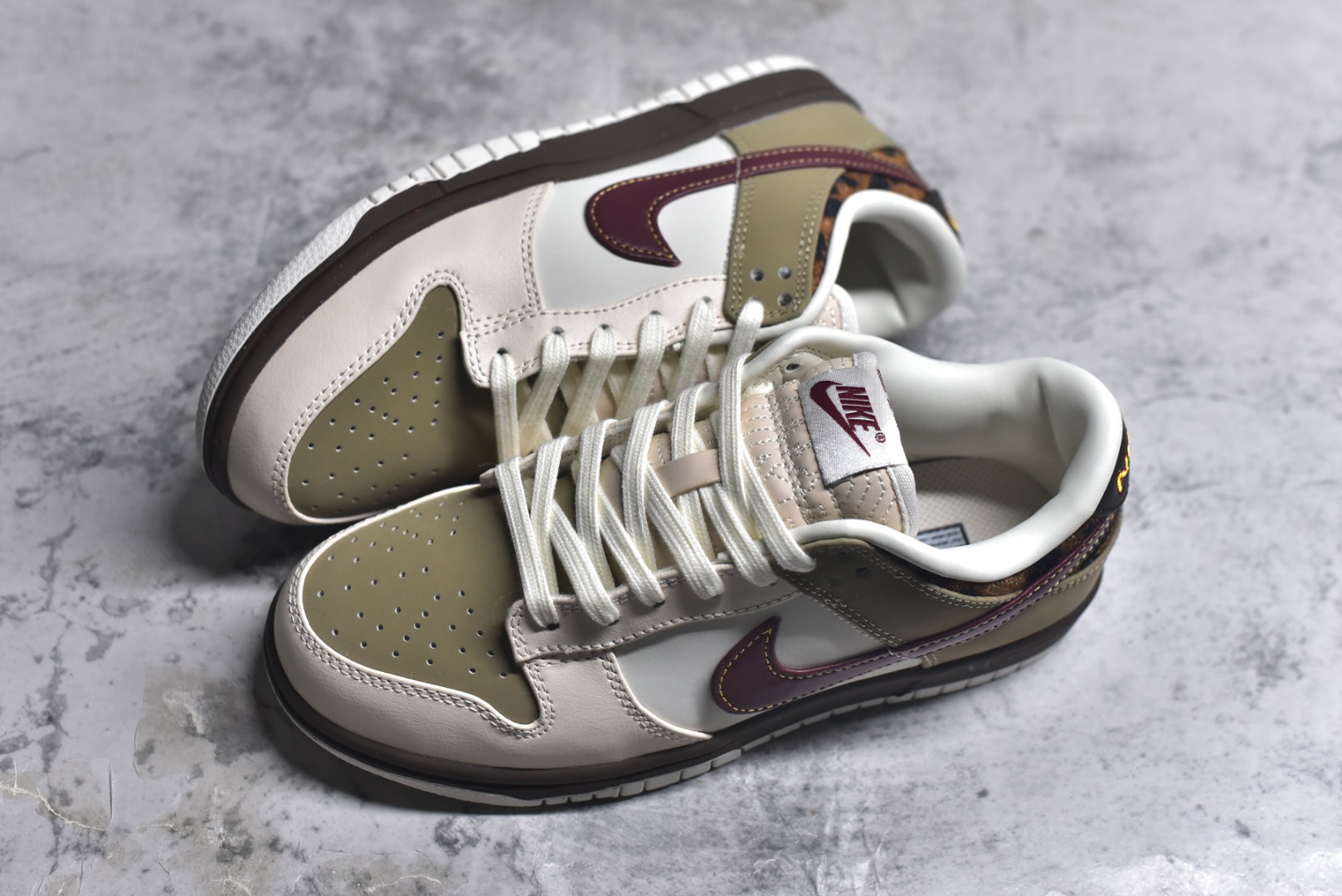 图片[7]-#Nike SB Dunk Low ”Khaki Leopard“ 卡其豹纹 低帮休闲板鞋 #鞋款以卡其和巴洛克棕打造鞋身，两侧辅以珍珠白皮革装扮，队红 Swoosh 装饰两侧。采用利落皮革材料巧搭时尚豹纹装饰细节，塑就醒目个性风范。鞋款融入柔软衬垫，舒适非凡，经久耐穿。 货号：IM6687-262 尺码：35.5-40-选品中心