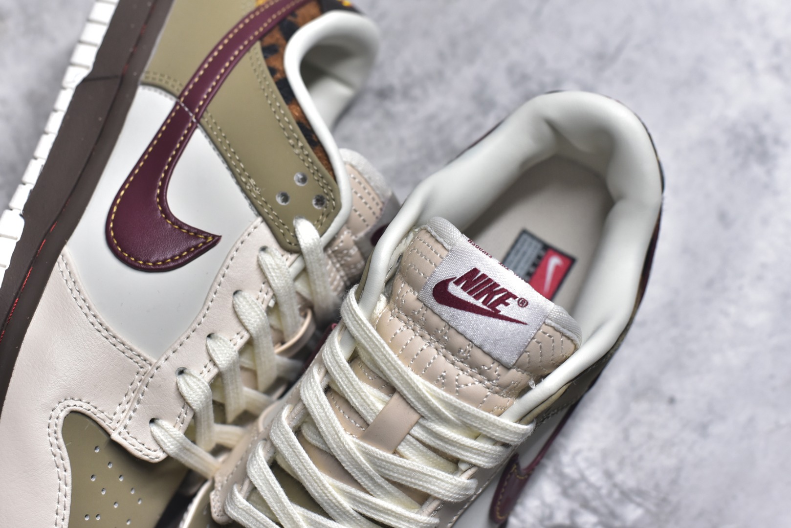 图片[9]-#Nike SB Dunk Low ”Khaki Leopard“ 卡其豹纹 低帮休闲板鞋 #鞋款以卡其和巴洛克棕打造鞋身，两侧辅以珍珠白皮革装扮，队红 Swoosh 装饰两侧。采用利落皮革材料巧搭时尚豹纹装饰细节，塑就醒目个性风范。鞋款融入柔软衬垫，舒适非凡，经久耐穿。 货号：IM6687-262 尺码：35.5-40-选品中心