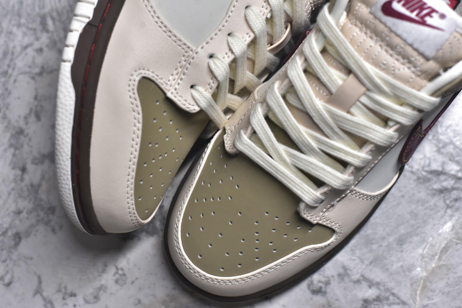 图片[8]-#Nike SB Dunk Low ”Khaki Leopard“ 卡其豹纹 低帮休闲板鞋 #鞋款以卡其和巴洛克棕打造鞋身，两侧辅以珍珠白皮革装扮，队红 Swoosh 装饰两侧。采用利落皮革材料巧搭时尚豹纹装饰细节，塑就醒目个性风范。鞋款融入柔软衬垫，舒适非凡，经久耐穿。 货号：IM6687-262 尺码：35.5-40-选品中心