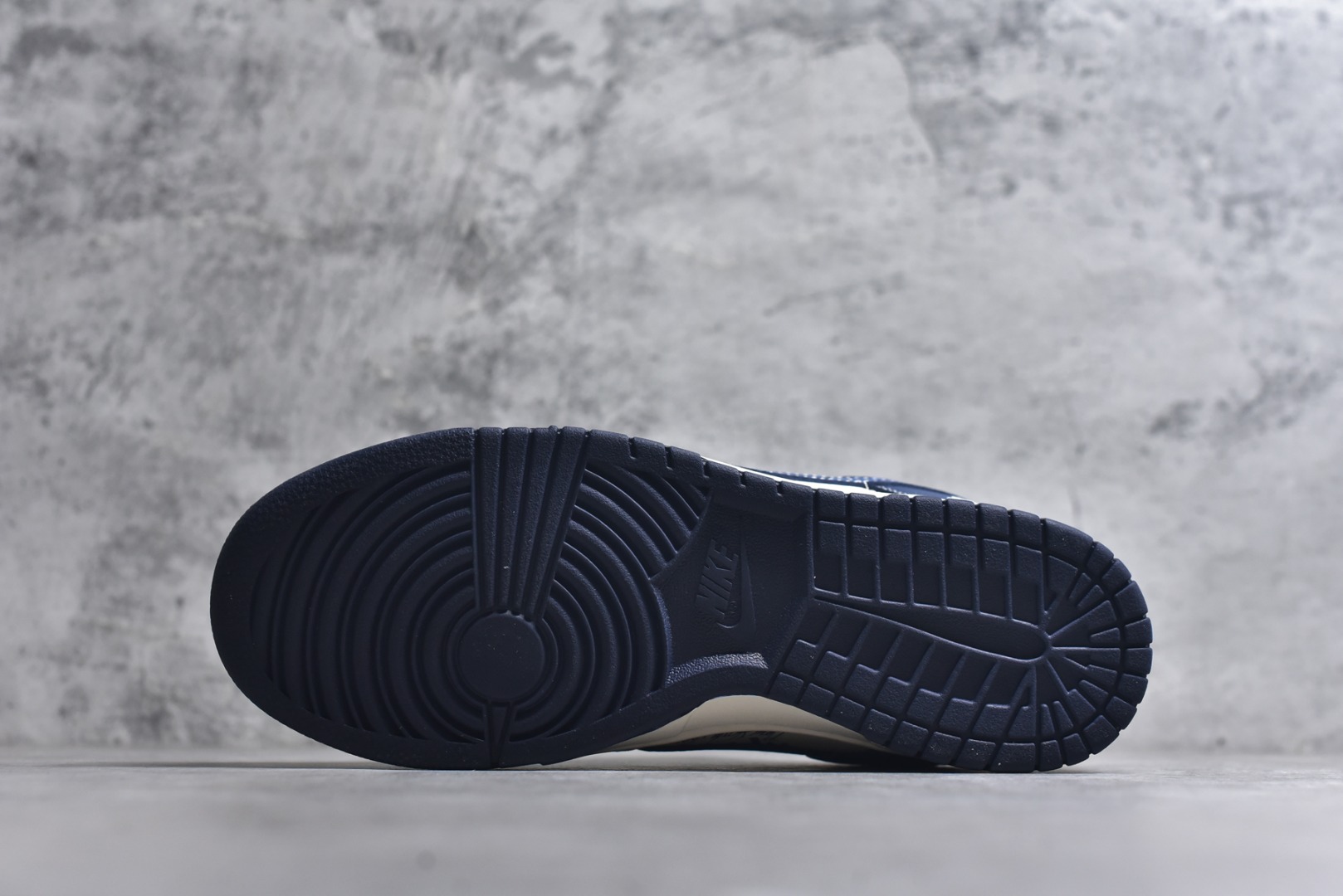 图片[6]-#海外爆款限量发售！高端定制Nike SB Dunk Low “斯图西联名——米白灰蓝渡鸦” 高端定制 低帮休闲板鞋 定制鞋盒 大厂纯原品质出货 超高清洁度 皮料切割干净无任何毛边 细节完美 货号：XD1588-243 尺码：36 36.5 37.5 38 38.5 39 40 40.5 41 42 42.5 43 44 44.5 45-选品中心