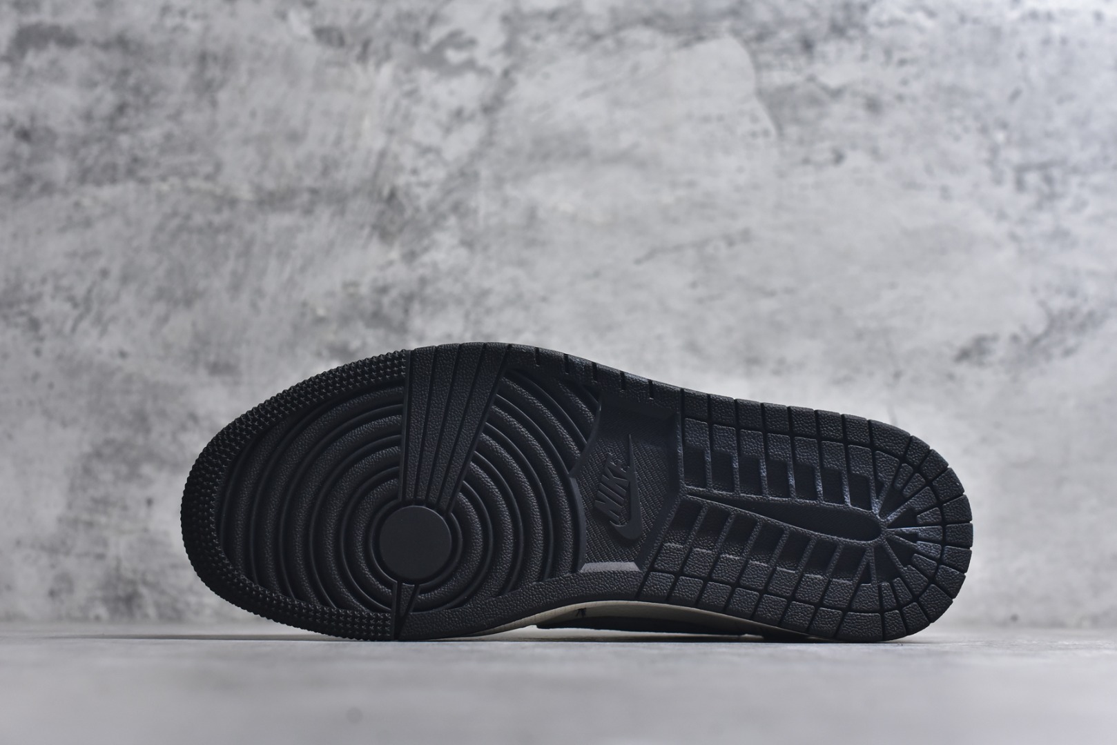 图片[6]-#海外爆款限量发售！ Travis Scott x Jordan 1 Low “权志龙联名——雏菊米灰黑” 高端定制 乔丹倒勾低帮休闲板鞋 大厂纯原品质出货 纯正版型 定制鞋盒 皮料切割干净无任何毛边 细节完美 超高清洁度 货号：QW5088-208 尺码：36 36.5 37.5 38 38.5 39 40 40.5 41 42 42.5 43 44 44.5 45-选品中心