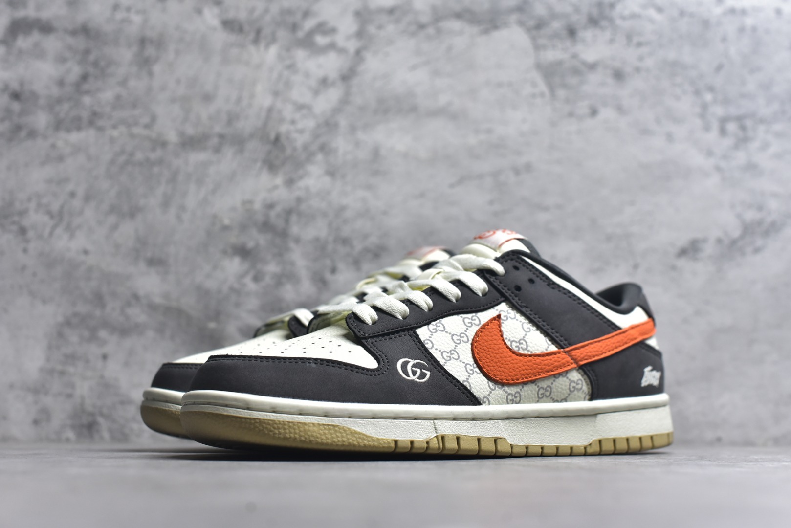 图片[2]-#Nike SB Dunk Low“GUCCI联名——白灰桔” 高端定制 低帮休闲板鞋 定制鞋盒 Ortholite鞋垫透气防臭 大厂纯原品质出货 超高清洁度 皮料切割干净无任何毛边 细节完美 货号：YF9511-923 尺码：36 36.5 37.5 38 38.5 39 40 40.5 41 42 42.5 43 44 44.5 45-选品中心