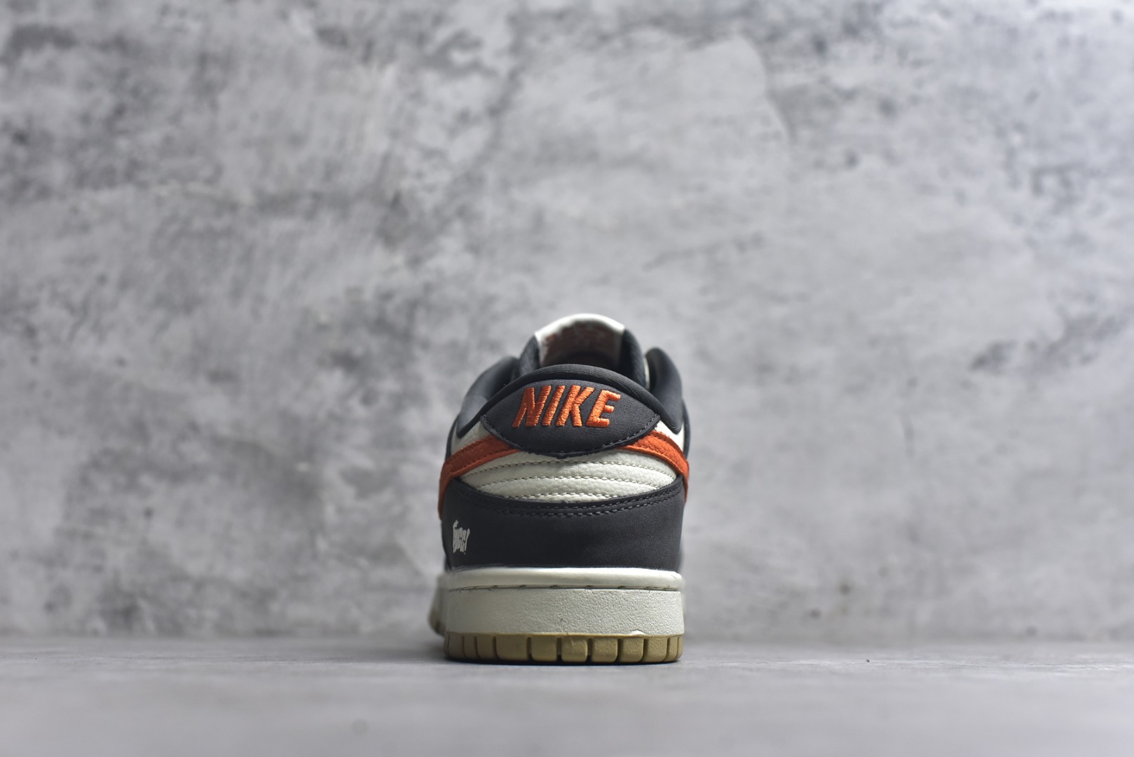 图片[5]-#Nike SB Dunk Low“GUCCI联名——白灰桔” 高端定制 低帮休闲板鞋 定制鞋盒 Ortholite鞋垫透气防臭 大厂纯原品质出货 超高清洁度 皮料切割干净无任何毛边 细节完美 货号：YF9511-923 尺码：36 36.5 37.5 38 38.5 39 40 40.5 41 42 42.5 43 44 44.5 45-选品中心