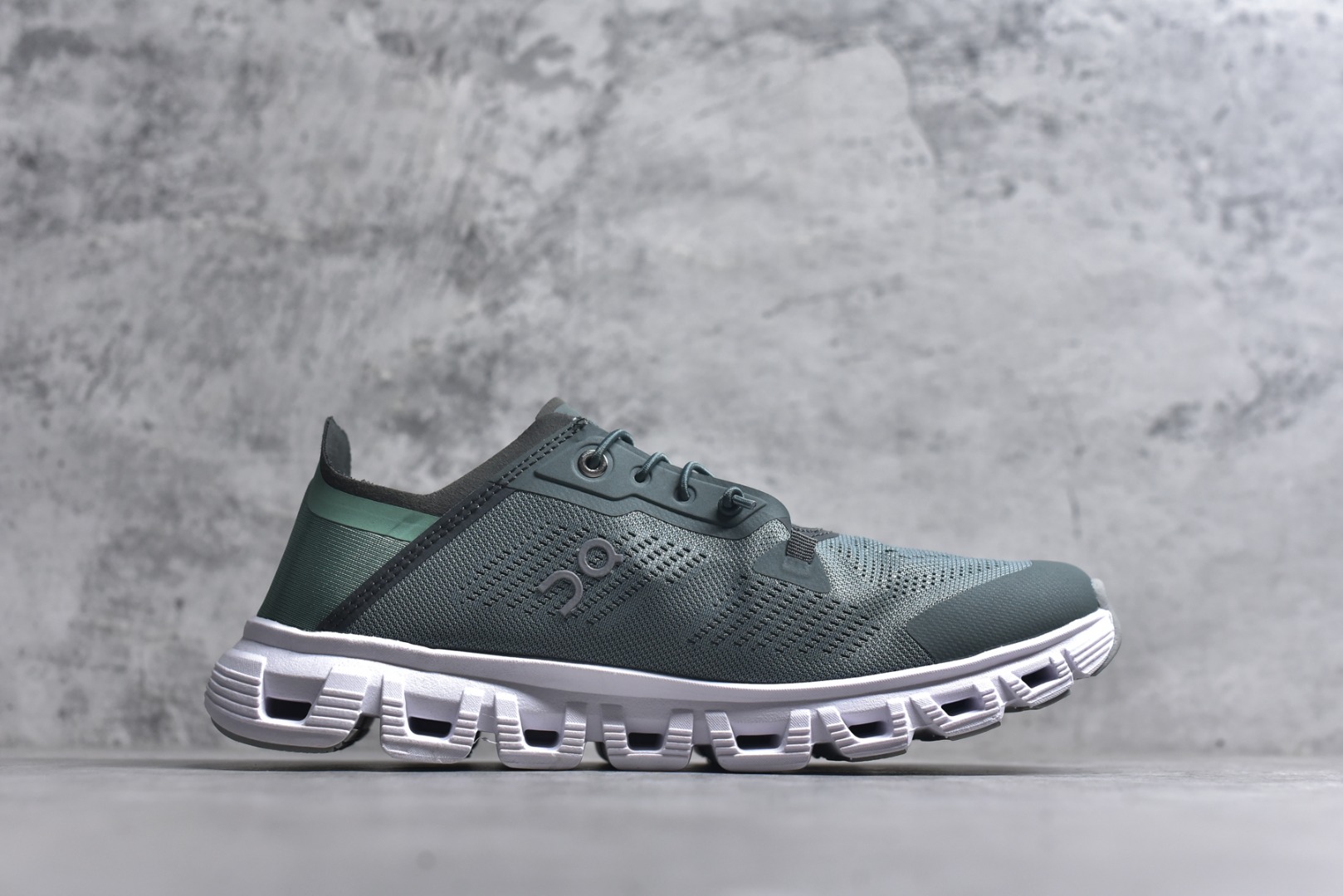 图片[3]-#On昂跑 Cloud 6 Coast 轻量运动休闲鞋 轻量透气的工程网格结合环保人造麂皮 衬托出活力醒目的视觉效果 饰有品牌Logo的TPU鞋带扣 让系带方式别具一格 是日常穿搭旅行和城市探索的理想之选 尺码：36 36.5 37.5 38 38.5 39 40 40.5 41 42 42.5 43 44 45-选品中心