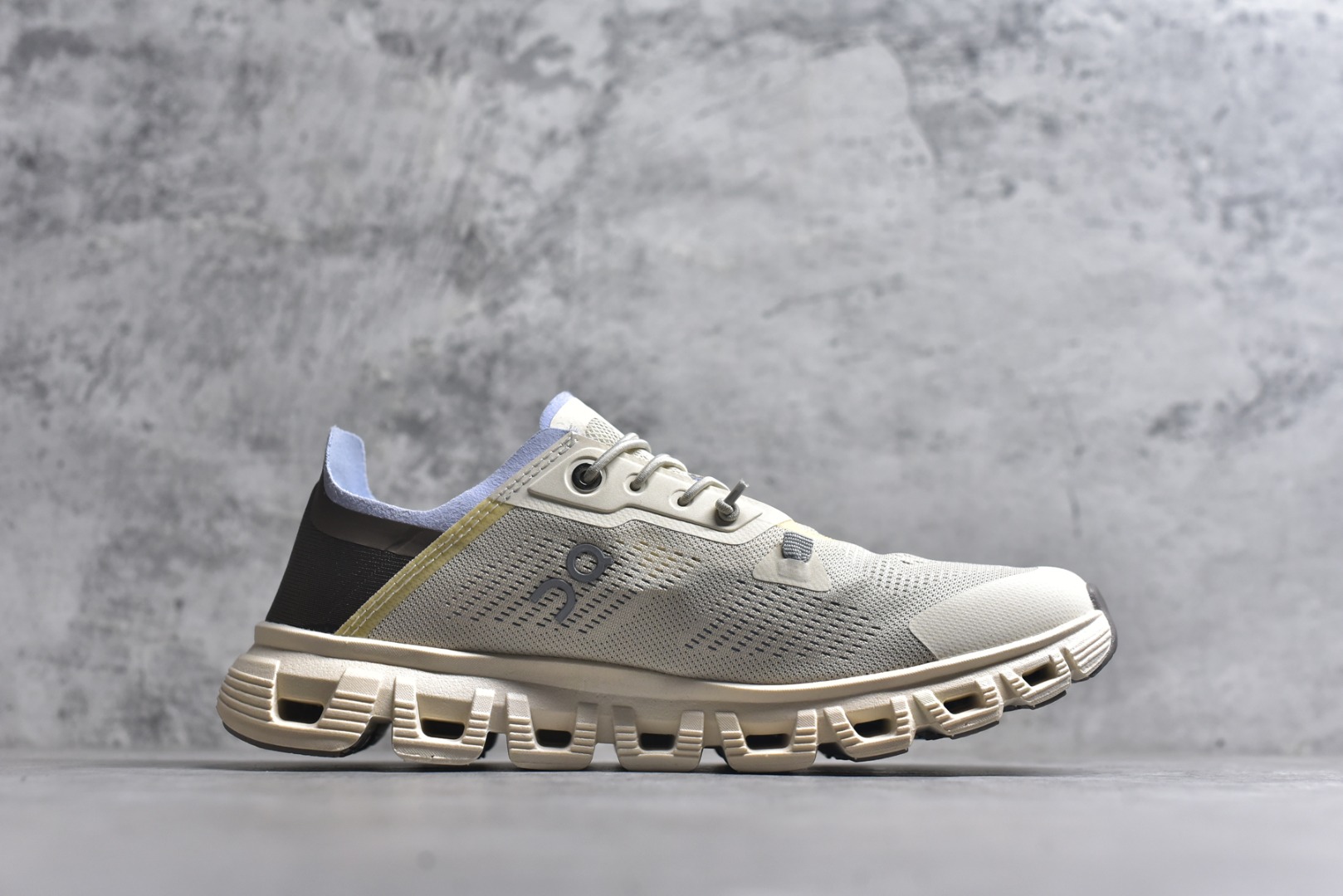 图片[3]-#On昂跑 Cloud 6 Coast 轻量运动休闲鞋 轻量透气的工程网格结合环保人造麂皮 衬托出活力醒目的视觉效果 饰有品牌Logo的TPU鞋带扣 让系带方式别具一格 是日常穿搭旅行和城市探索的理想之选 尺码：36 36.5 37.5 38 38.5 39 40 40.5 41 42 42.5 43 44 45-选品中心