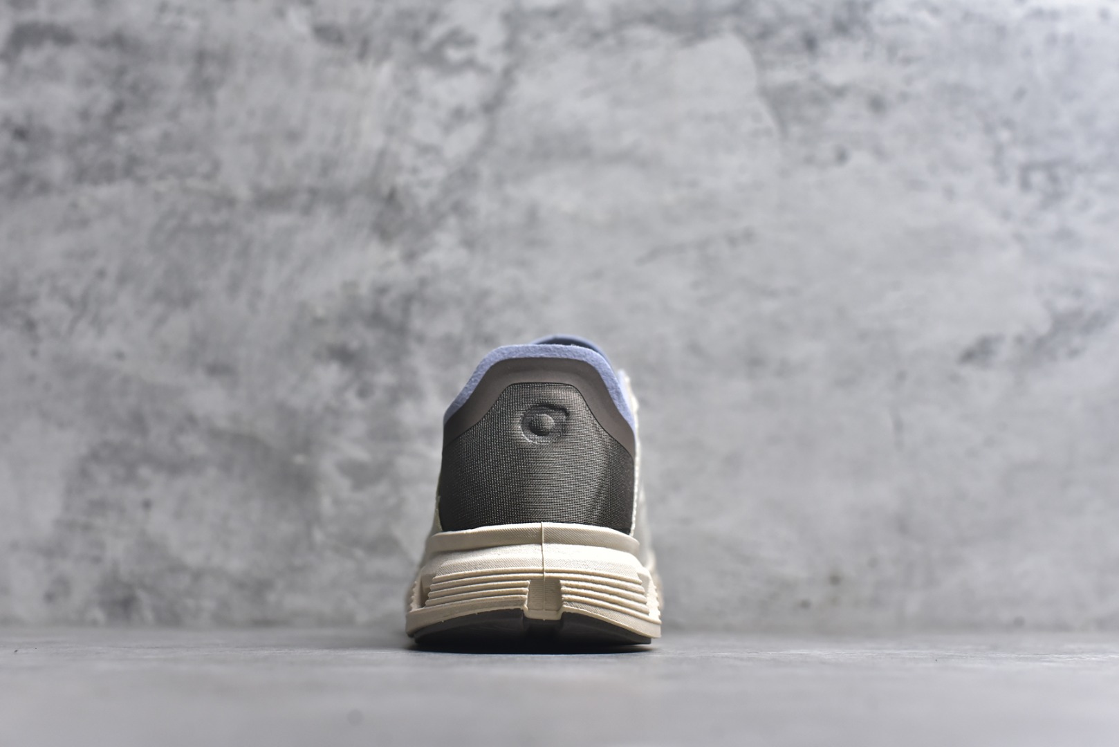 图片[5]-#On昂跑 Cloud 6 Coast 轻量运动休闲鞋 轻量透气的工程网格结合环保人造麂皮 衬托出活力醒目的视觉效果 饰有品牌Logo的TPU鞋带扣 让系带方式别具一格 是日常穿搭旅行和城市探索的理想之选 尺码：36 36.5 37.5 38 38.5 39 40 40.5 41 42 42.5 43 44 45-选品中心