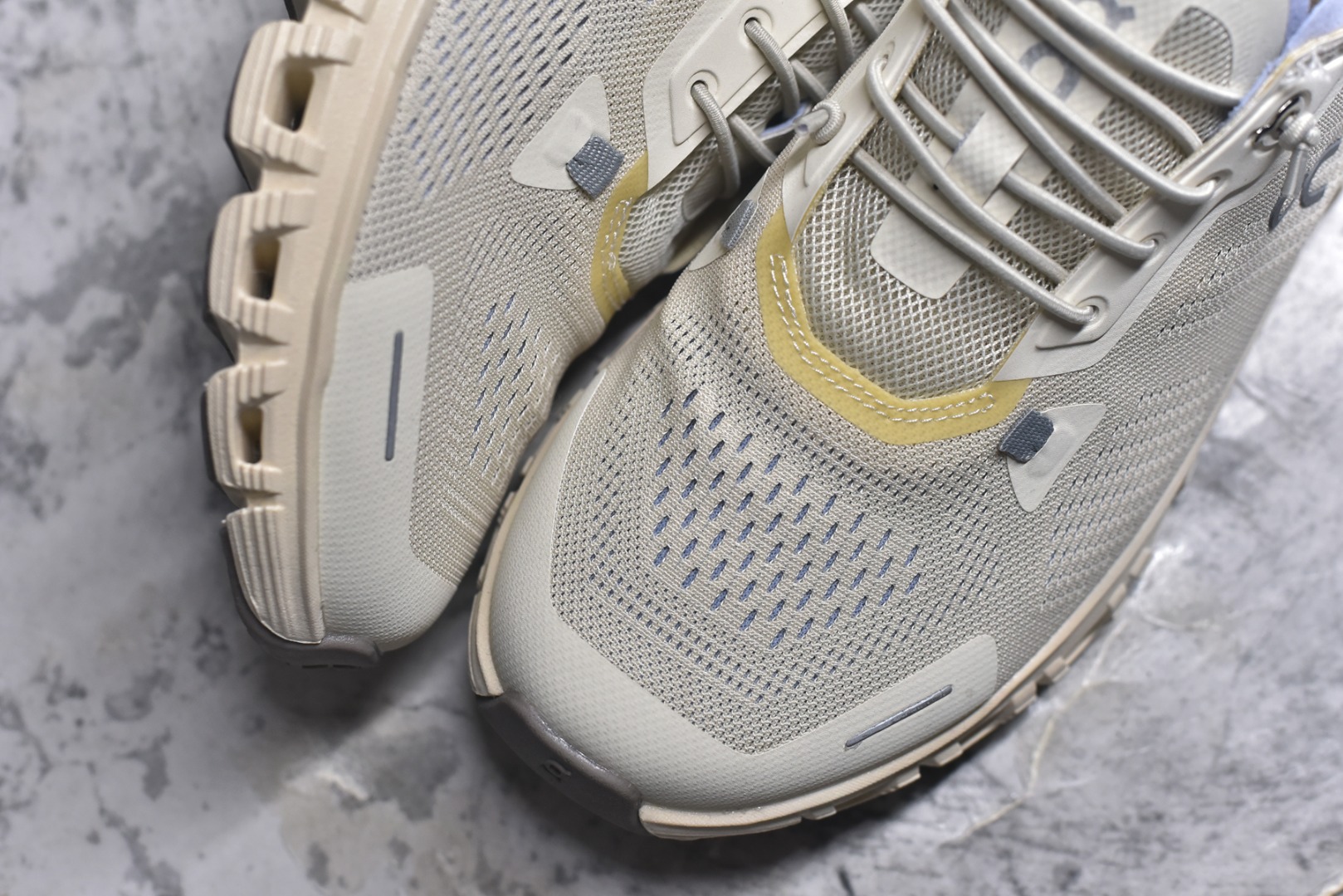 图片[8]-#On昂跑 Cloud 6 Coast 轻量运动休闲鞋 轻量透气的工程网格结合环保人造麂皮 衬托出活力醒目的视觉效果 饰有品牌Logo的TPU鞋带扣 让系带方式别具一格 是日常穿搭旅行和城市探索的理想之选 尺码：36 36.5 37.5 38 38.5 39 40 40.5 41 42 42.5 43 44 45-选品中心