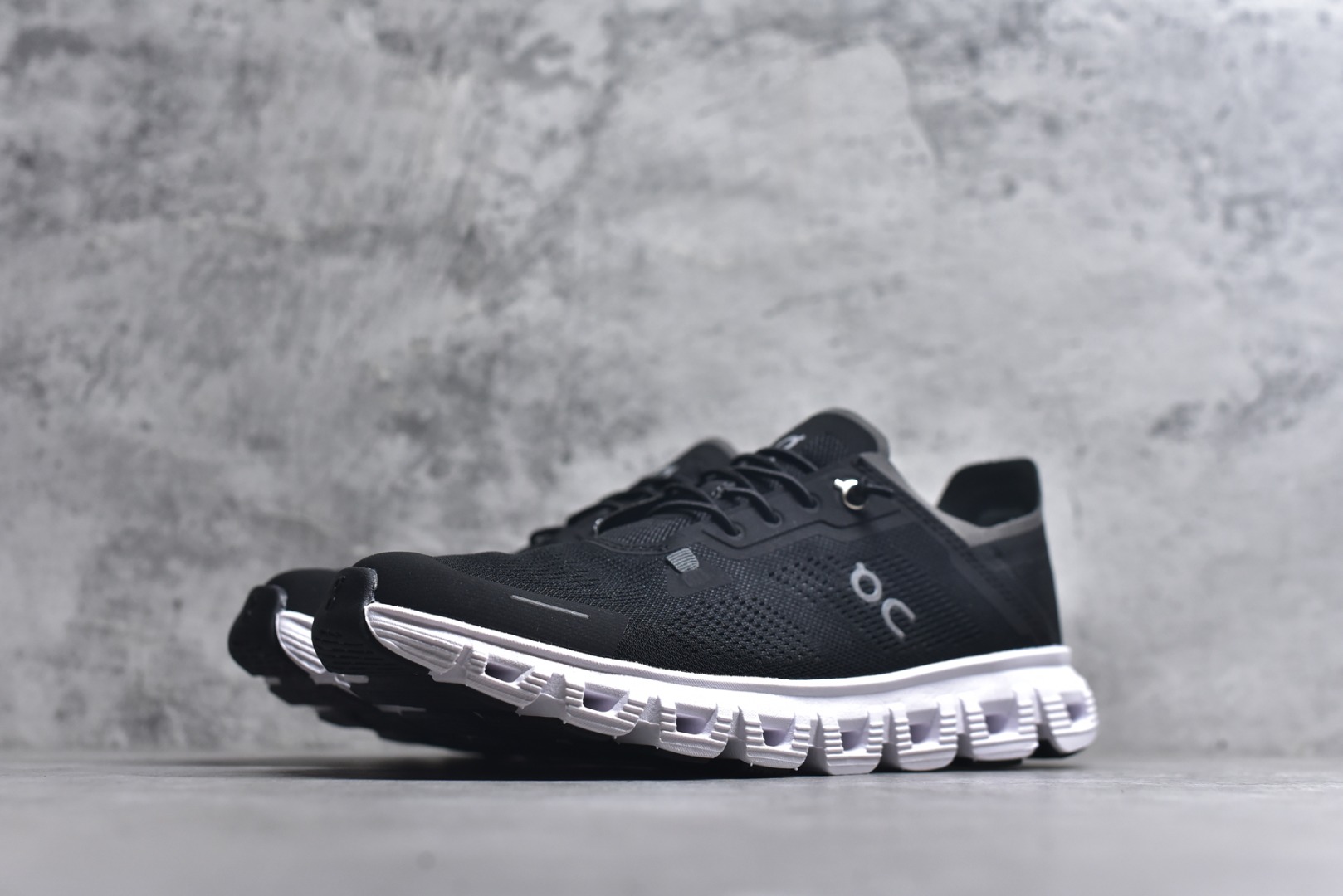 图片[2]-#On昂跑 Cloud 6 Coast 轻量运动休闲鞋 轻量透气的工程网格结合环保人造麂皮 衬托出活力醒目的视觉效果 饰有品牌Logo的TPU鞋带扣 让系带方式别具一格 是日常穿搭旅行和城市探索的理想之选 尺码：36 36.5 37.5 38 38.5 39 40 40.5 41 42 42.5 43 44 45-选品中心