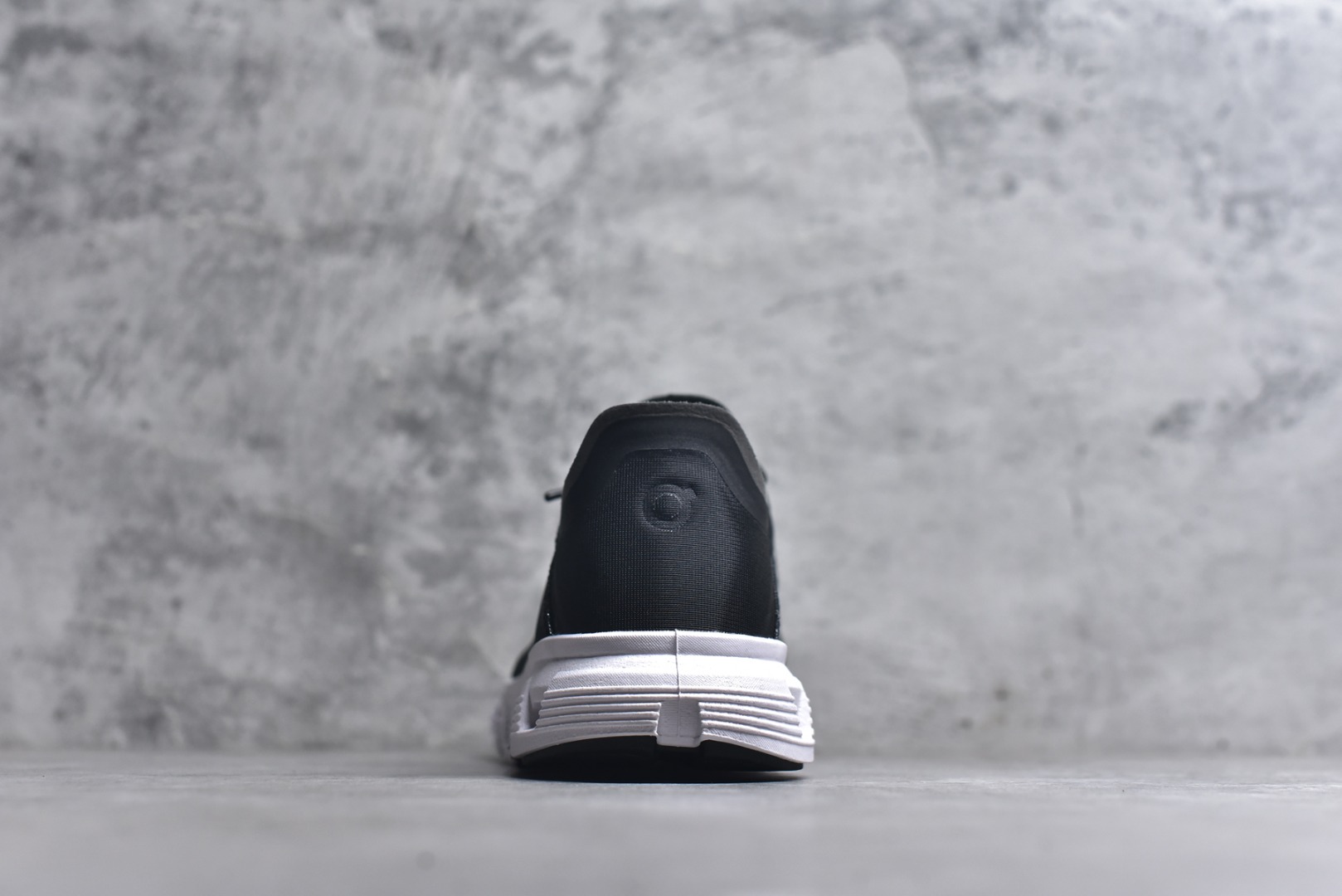 图片[5]-#On昂跑 Cloud 6 Coast 轻量运动休闲鞋 轻量透气的工程网格结合环保人造麂皮 衬托出活力醒目的视觉效果 饰有品牌Logo的TPU鞋带扣 让系带方式别具一格 是日常穿搭旅行和城市探索的理想之选 尺码：36 36.5 37.5 38 38.5 39 40 40.5 41 42 42.5 43 44 45-选品中心