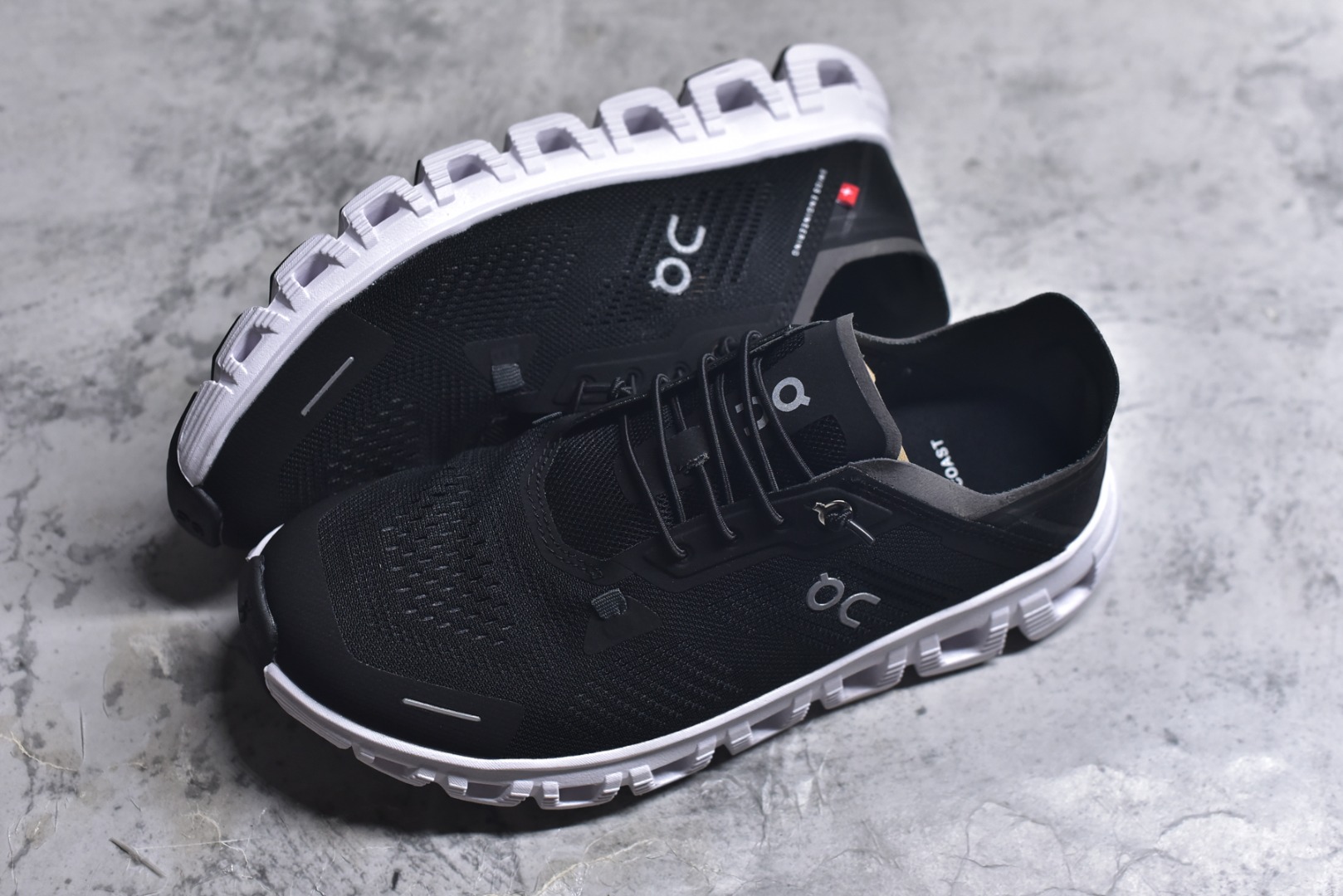 图片[7]-#On昂跑 Cloud 6 Coast 轻量运动休闲鞋 轻量透气的工程网格结合环保人造麂皮 衬托出活力醒目的视觉效果 饰有品牌Logo的TPU鞋带扣 让系带方式别具一格 是日常穿搭旅行和城市探索的理想之选 尺码：36 36.5 37.5 38 38.5 39 40 40.5 41 42 42.5 43 44 45-选品中心