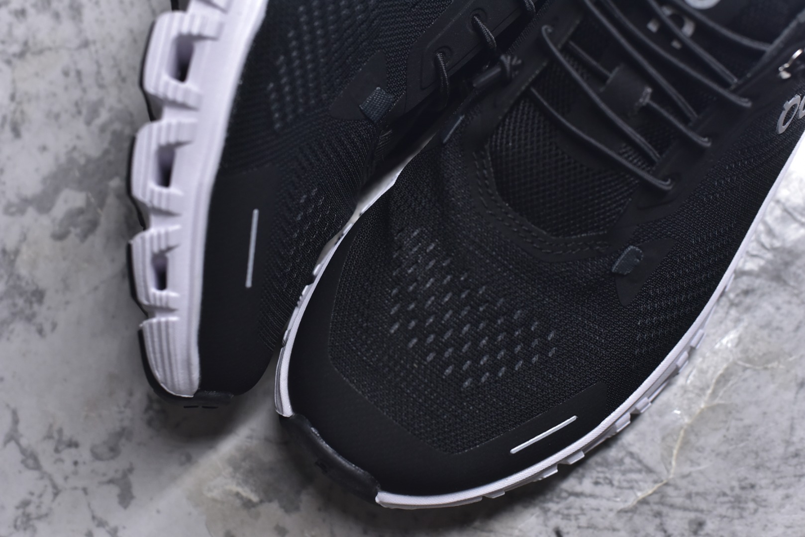 图片[8]-#On昂跑 Cloud 6 Coast 轻量运动休闲鞋 轻量透气的工程网格结合环保人造麂皮 衬托出活力醒目的视觉效果 饰有品牌Logo的TPU鞋带扣 让系带方式别具一格 是日常穿搭旅行和城市探索的理想之选 尺码：36 36.5 37.5 38 38.5 39 40 40.5 41 42 42.5 43 44 45-选品中心