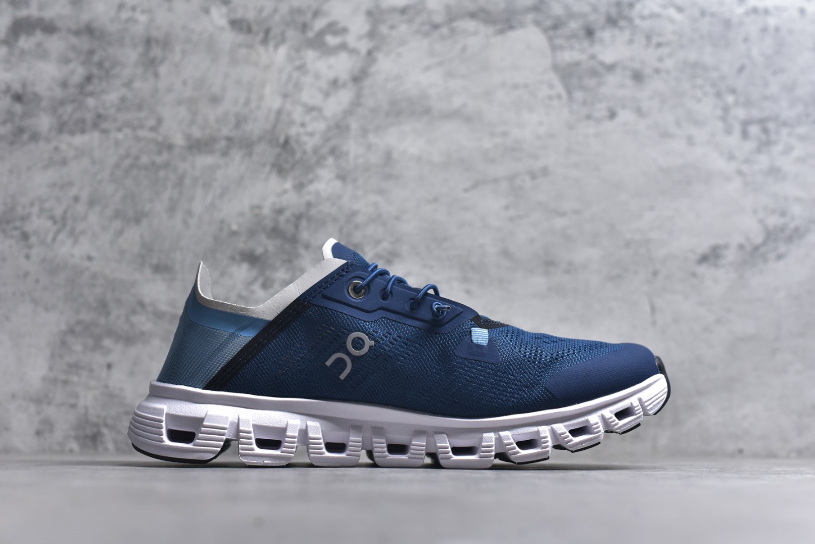 图片[3]-#On昂跑 Cloud 6 Coast 轻量运动休闲鞋 轻量透气的工程网格结合环保人造麂皮 衬托出活力醒目的视觉效果 饰有品牌Logo的TPU鞋带扣 让系带方式别具一格 是日常穿搭旅行和城市探索的理想之选 尺码：36 36.5 37.5 38 38.5 39 40 40.5 41 42 42.5 43 44 45-选品中心