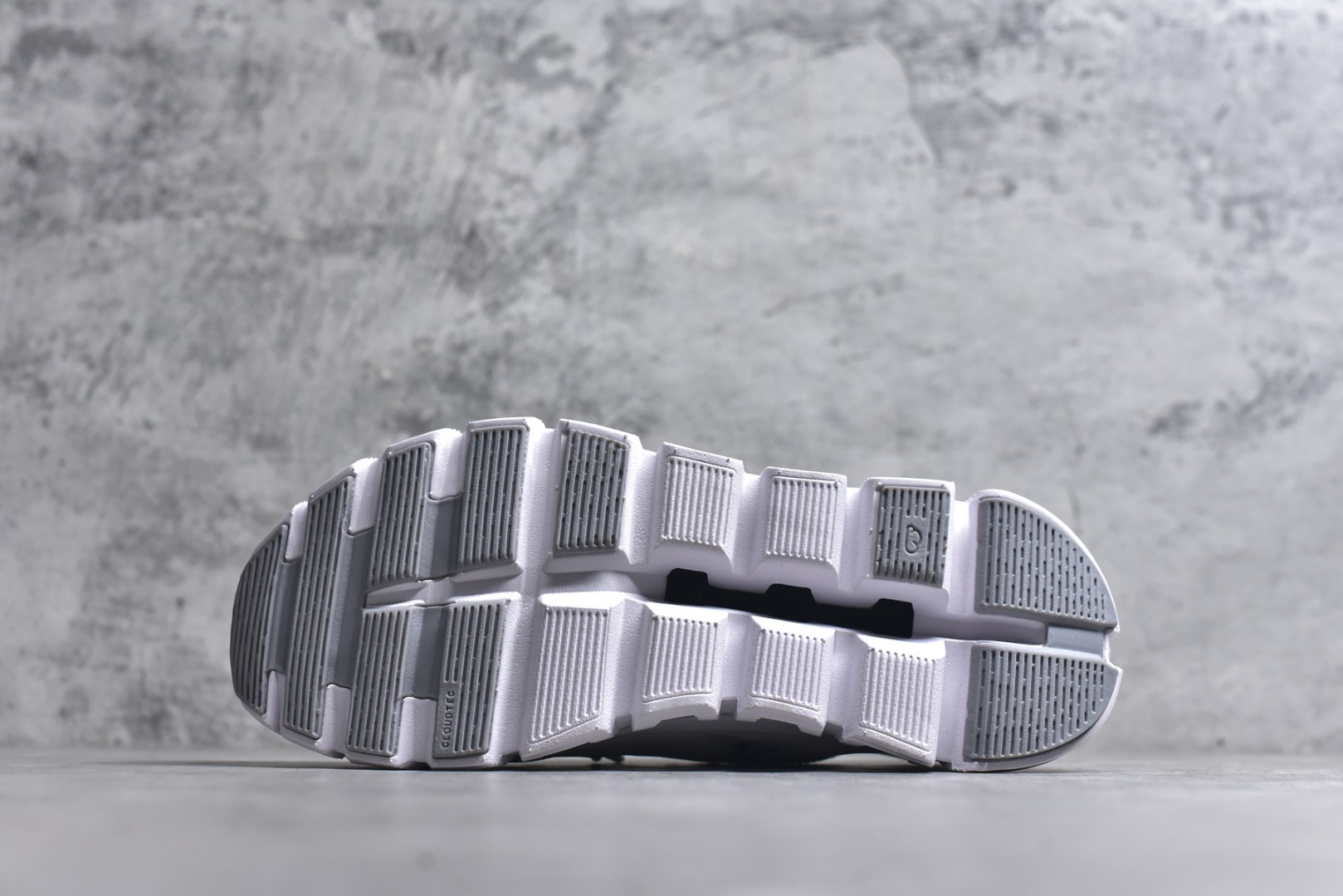 图片[6]-#On昂跑 Cloud 6 Coast 轻量运动休闲鞋 轻量透气的工程网格结合环保人造麂皮 衬托出活力醒目的视觉效果 饰有品牌Logo的TPU鞋带扣 让系带方式别具一格 是日常穿搭旅行和城市探索的理想之选 尺码：36 36.5 37.5 38 38.5 39 40 40.5 41 42 42.5 43 44 45-选品中心