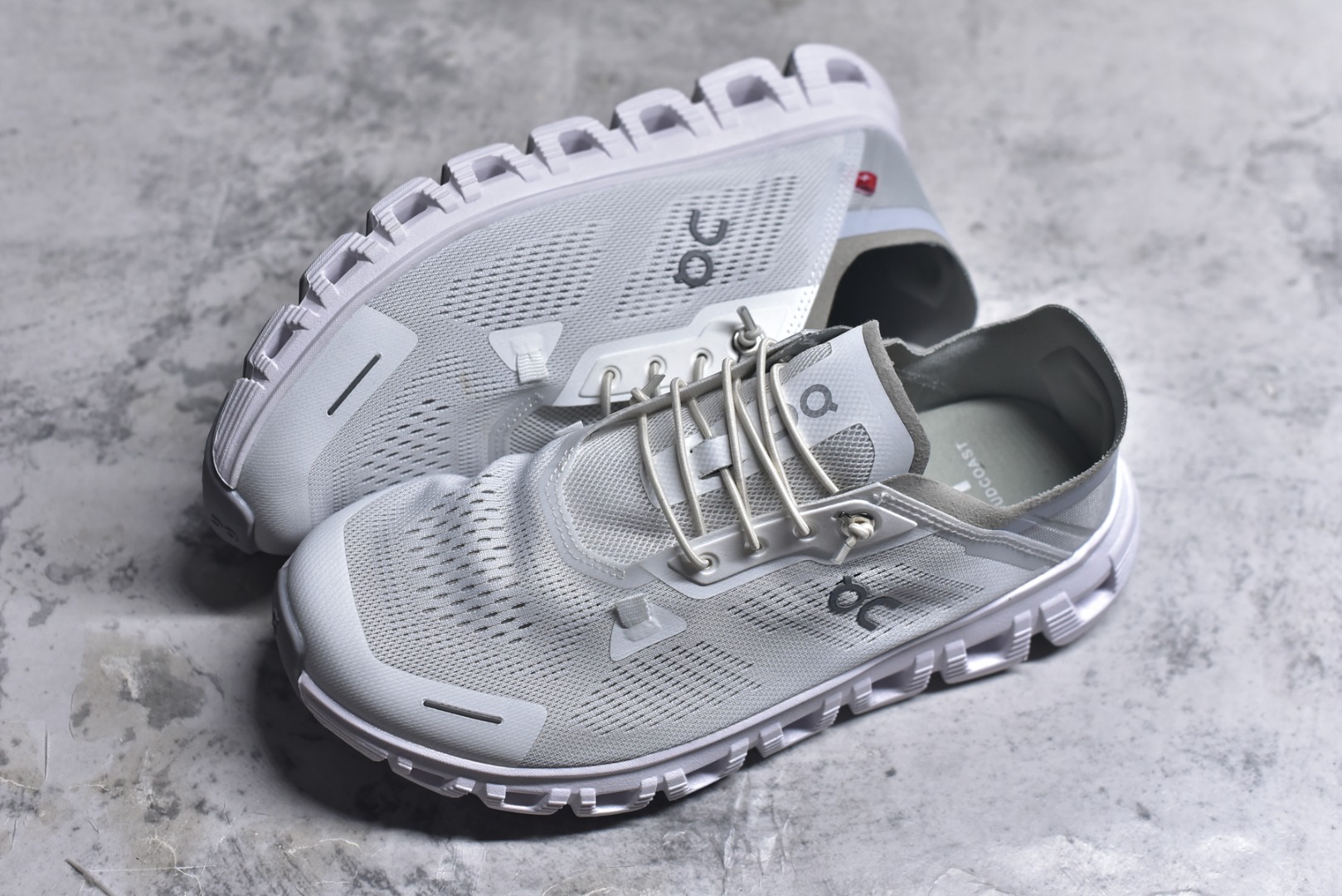 图片[7]-#On昂跑 Cloud 6 Coast 轻量运动休闲鞋 轻量透气的工程网格结合环保人造麂皮 衬托出活力醒目的视觉效果 饰有品牌Logo的TPU鞋带扣 让系带方式别具一格 是日常穿搭旅行和城市探索的理想之选 尺码：36 36.5 37.5 38 38.5 39 40 40.5 41 42 42.5 43 44 45-选品中心