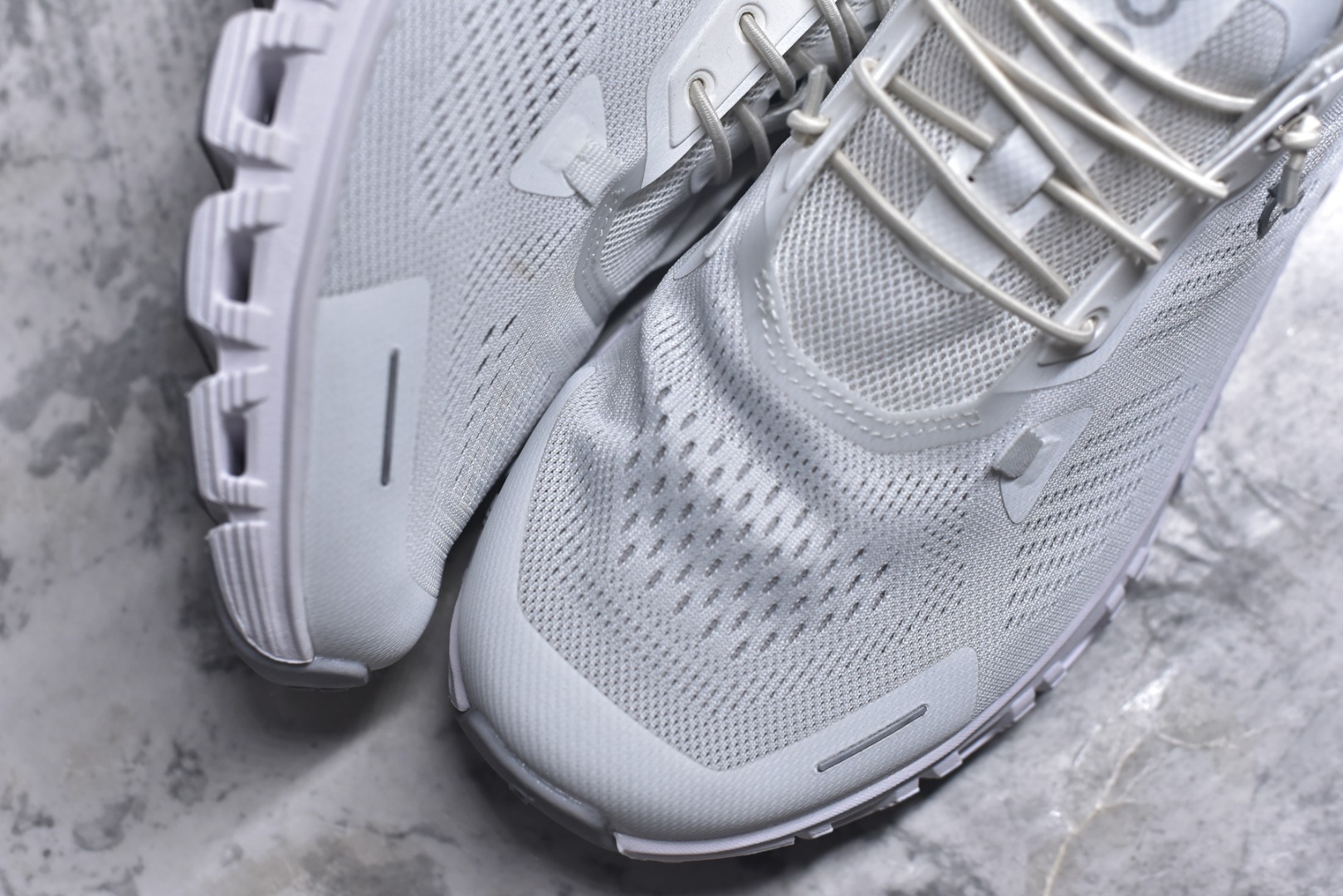 图片[8]-#On昂跑 Cloud 6 Coast 轻量运动休闲鞋 轻量透气的工程网格结合环保人造麂皮 衬托出活力醒目的视觉效果 饰有品牌Logo的TPU鞋带扣 让系带方式别具一格 是日常穿搭旅行和城市探索的理想之选 尺码：36 36.5 37.5 38 38.5 39 40 40.5 41 42 42.5 43 44 45-选品中心