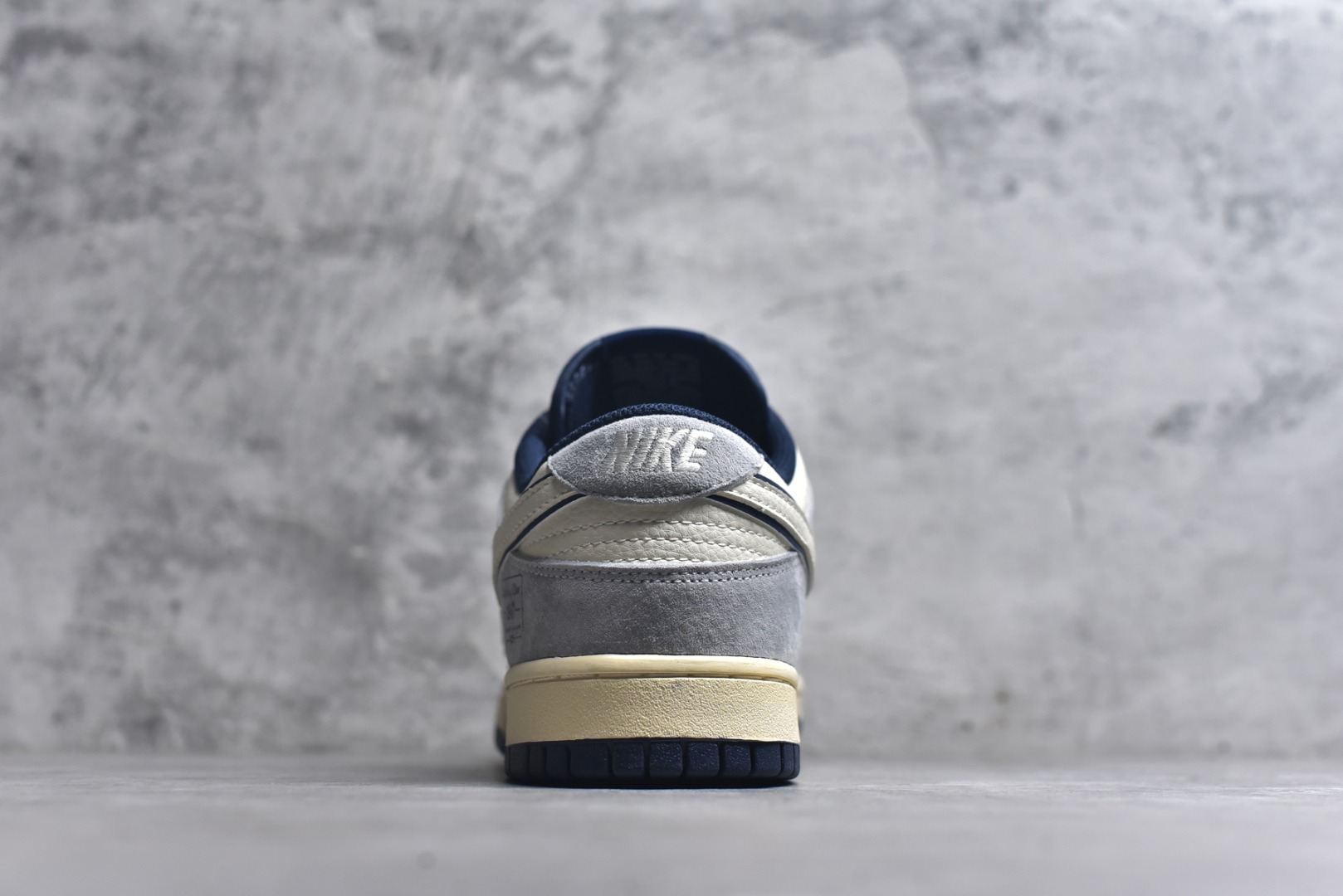 图片[5]-#海外爆款限量发售！Nike SB Dunk Low“ 迪奥联名—雾霾蓝” 周年高端定制 低帮休闲板鞋 定制鞋盒 大厂纯原品质出货 超高清洁度 皮料切割干净无任何毛边 细节完美 货号：DN3168-014 尺码：36 36.5 37.5 38 38.5 39 40 40.5 41 42 42.5 43 44 44.5 45-选品中心