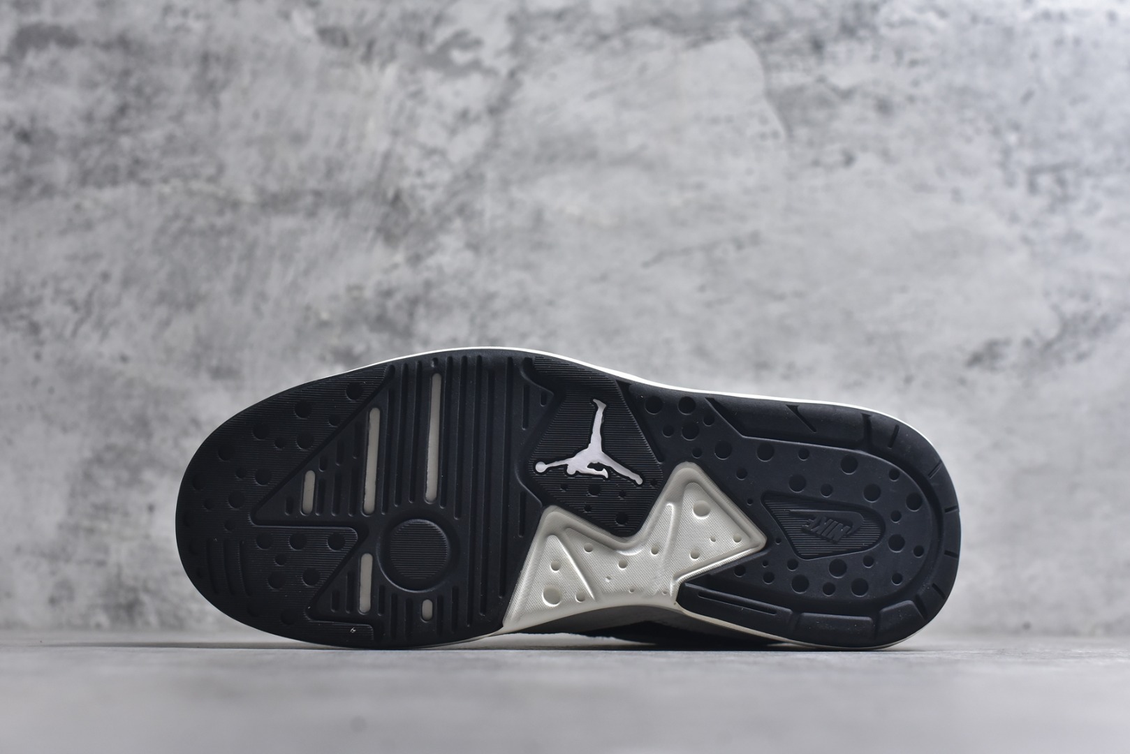 图片[6]-#Jordan CMFT Era 时尚舒适 耐磨 低帮 复古篮球鞋 实拍调校N版已经零色差零失真 百分百还原实物色彩所见即所得 不存在货不对板色差等低级问题 选购参考实物拍摄 不混卖不参货 只用心做好货严格选品 承诺混一赔十 尺码：36 36.5 37.5 38 38.5 39 40 40.5 41 42 42.5 43 44 44.5 45-选品中心