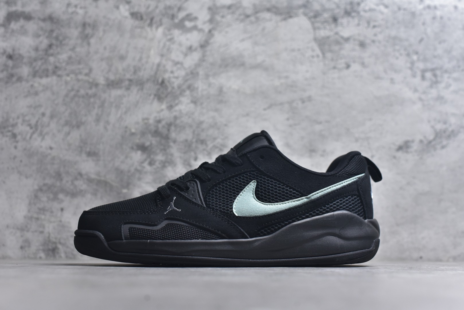 #Jordan CMFT Era 时尚舒适 耐磨 低帮 复古篮球鞋 实拍调校N版已经零色差零失真 百分百还原实物色彩所见即所得 不存在货不对板色差等低级问题 选购参考实物拍摄 不混卖不参货 只用心做好货严格选品 承诺混一赔十 尺码：36 36.5 37.5 38 38.5 39 40 40.5 41 42 42.5 43 44 44.5 45-选品中心