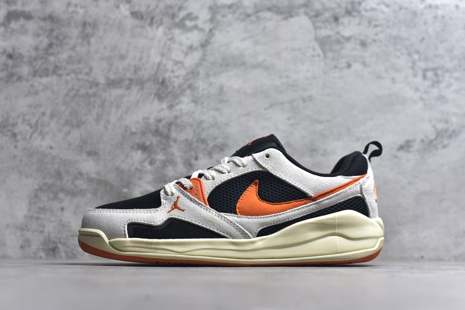 #Jordan CMFT Era 时尚舒适 耐磨 低帮 复古篮球鞋 实拍调校N版已经零色差零失真 百分百还原实物色彩所见即所得 不存在货不对板色差等低级问题 选购参考实物拍摄 不混卖不参货 只用心做好货严格选品 承诺混一赔十 尺码：36 36.5 37.5 38 38.5 39 40 40.5 41 42 42.5 43 44 44.5 45-选品中心