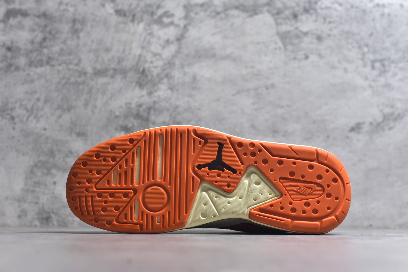 图片[6]-#Jordan CMFT Era 时尚舒适 耐磨 低帮 复古篮球鞋 实拍调校N版已经零色差零失真 百分百还原实物色彩所见即所得 不存在货不对板色差等低级问题 选购参考实物拍摄 不混卖不参货 只用心做好货严格选品 承诺混一赔十 尺码：36 36.5 37.5 38 38.5 39 40 40.5 41 42 42.5 43 44 44.5 45-选品中心