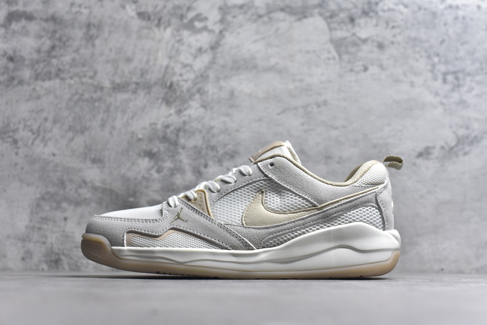 #Jordan CMFT Era 时尚舒适 耐磨 低帮 复古篮球鞋 实拍调校N版已经零色差零失真 百分百还原实物色彩所见即所得 不存在货不对板色差等低级问题 选购参考实物拍摄 不混卖不参货 只用心做好货严格选品 承诺混一赔十 尺码：36 36.5 37.5 38 38.5 39 40 40.5 41 42 42.5 43 44 44.5 45-选品中心