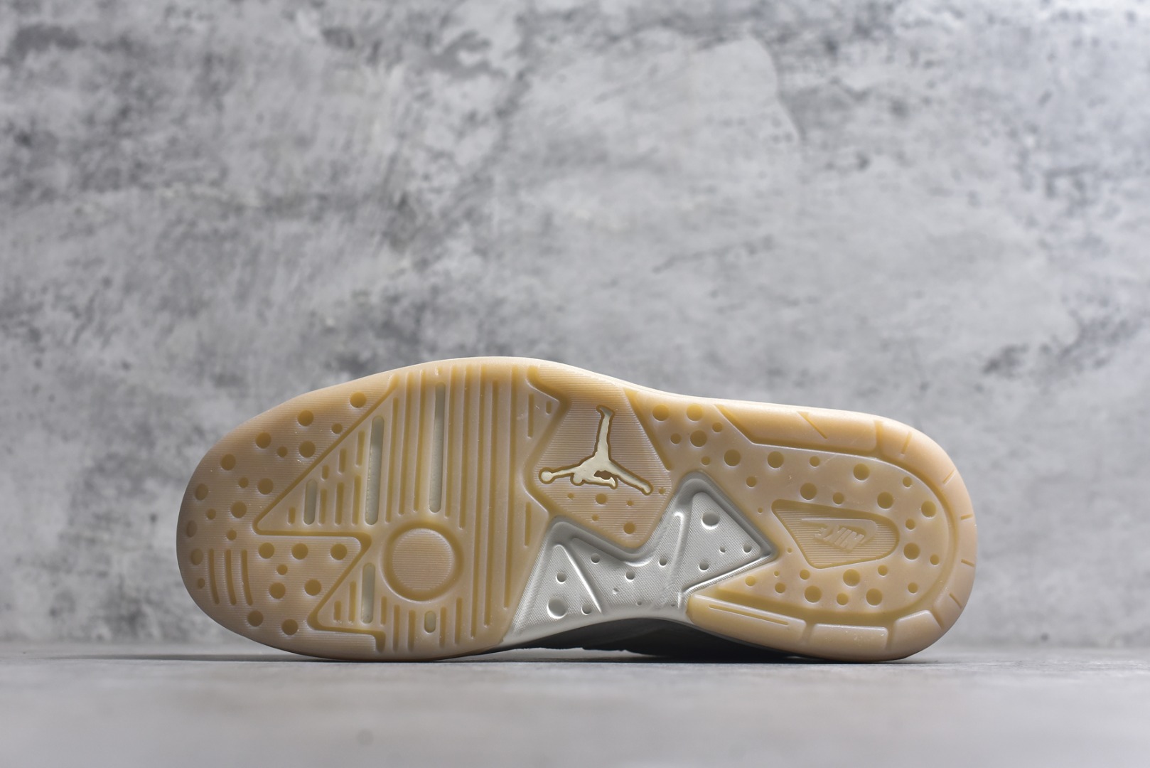 图片[6]-#Jordan CMFT Era 时尚舒适 耐磨 低帮 复古篮球鞋 实拍调校N版已经零色差零失真 百分百还原实物色彩所见即所得 不存在货不对板色差等低级问题 选购参考实物拍摄 不混卖不参货 只用心做好货严格选品 承诺混一赔十 尺码：36 36.5 37.5 38 38.5 39 40 40.5 41 42 42.5 43 44 44.5 45-选品中心