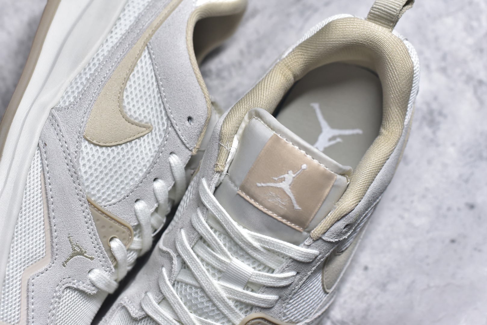 图片[9]-#Jordan CMFT Era 时尚舒适 耐磨 低帮 复古篮球鞋 实拍调校N版已经零色差零失真 百分百还原实物色彩所见即所得 不存在货不对板色差等低级问题 选购参考实物拍摄 不混卖不参货 只用心做好货严格选品 承诺混一赔十 尺码：36 36.5 37.5 38 38.5 39 40 40.5 41 42 42.5 43 44 44.5 45-选品中心