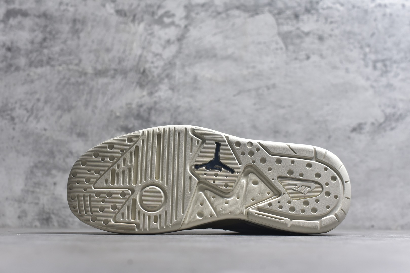 图片[6]-#Jordan CMFT Era 时尚舒适 耐磨 低帮 复古篮球鞋 实拍调校N版已经零色差零失真 百分百还原实物色彩所见即所得 不存在货不对板色差等低级问题 选购参考实物拍摄 不混卖不参货 只用心做好货严格选品 承诺混一赔十 尺码：36 36.5 37.5 38 38.5 39 40 40.5 41 42 42.5 43 44 44.5 45-选品中心