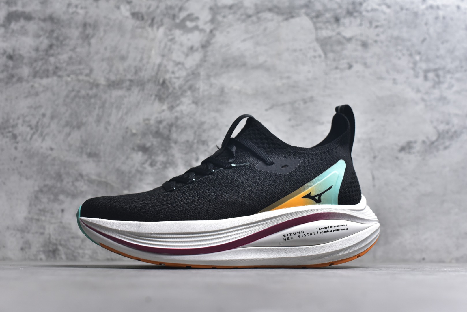 #Mizuno Neo Vista Y2K柔软舒适减震耐磨支撑 低帮休闲跑步鞋 男女同款 美津浓（Mizuno）是日本美津浓株式会社于1906年创立的运动品牌，经过一个多世纪的不断努力现已成为世界著名的运动器具、服装和鞋类生产商。美津浓力求服务于各类运动项目，并竭力使运动生活更加愉快和振奋。产品种类齐全，覆盖几乎全部主要运动项目，达到30万多个品类。尺码：36 36.5 37.5 38 38.5 39 40 40.5 41 42 42.5 43 44 44.5 45-选品中心