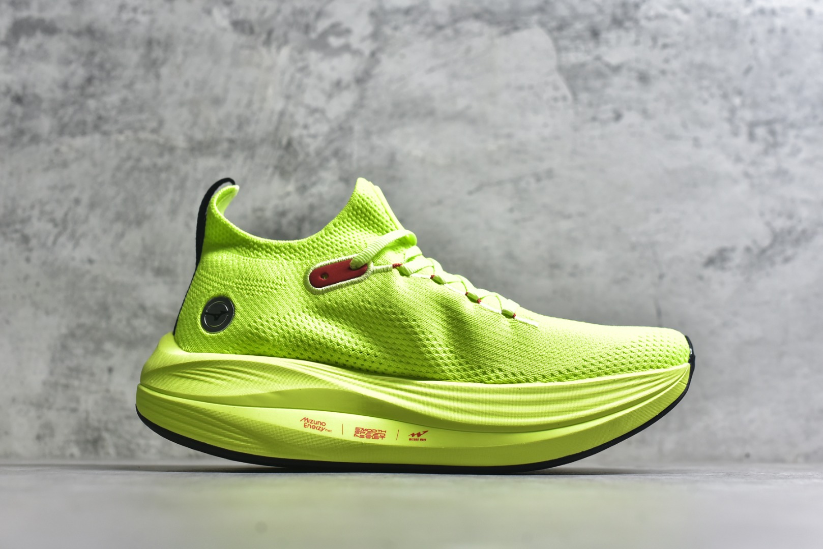 图片[3]-#Mizuno Neo Vista Y2K柔软舒适减震耐磨支撑 低帮休闲跑步鞋 男女同款 美津浓（Mizuno）是日本美津浓株式会社于1906年创立的运动品牌，经过一个多世纪的不断努力现已成为世界著名的运动器具、服装和鞋类生产商。美津浓力求服务于各类运动项目，并竭力使运动生活更加愉快和振奋。产品种类齐全，覆盖几乎全部主要运动项目，达到30万多个品类。尺码：36 36.5 37.5 38 38.5 39 40 40.5 41 42 42.5 43 44 44.5 45-选品中心