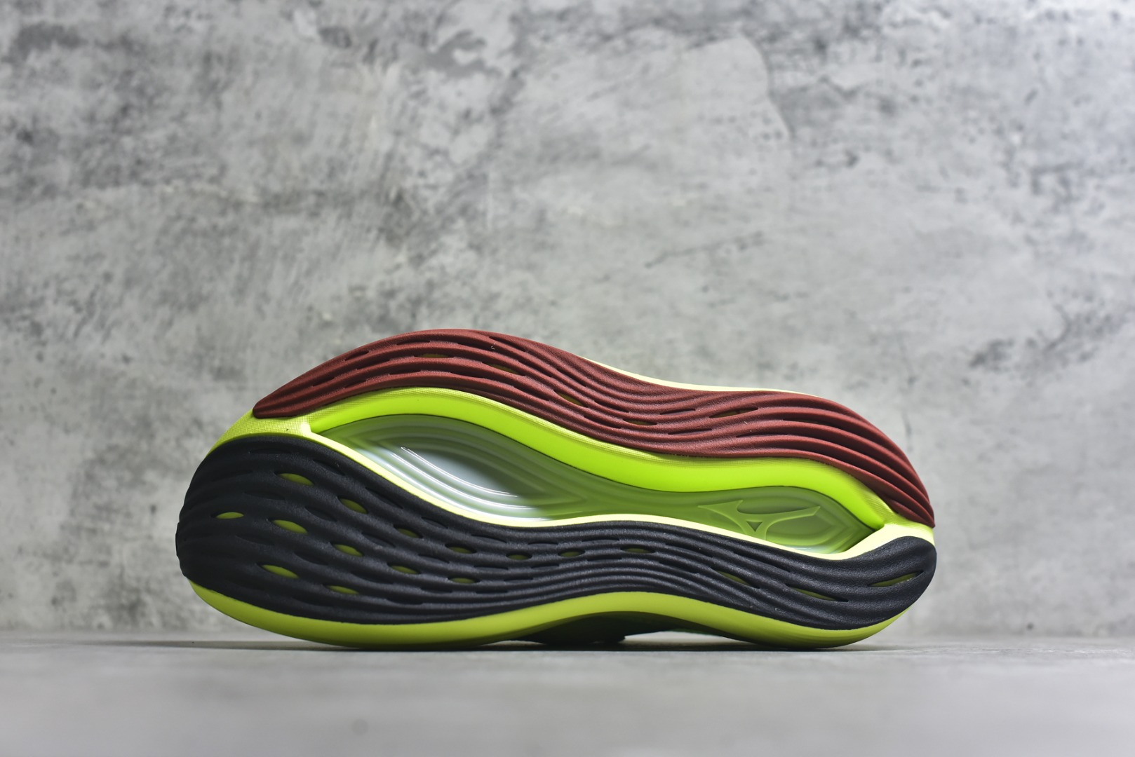 图片[6]-#Mizuno Neo Vista Y2K柔软舒适减震耐磨支撑 低帮休闲跑步鞋 男女同款 美津浓（Mizuno）是日本美津浓株式会社于1906年创立的运动品牌，经过一个多世纪的不断努力现已成为世界著名的运动器具、服装和鞋类生产商。美津浓力求服务于各类运动项目，并竭力使运动生活更加愉快和振奋。产品种类齐全，覆盖几乎全部主要运动项目，达到30万多个品类。尺码：36 36.5 37.5 38 38.5 39 40 40.5 41 42 42.5 43 44 44.5 45-选品中心