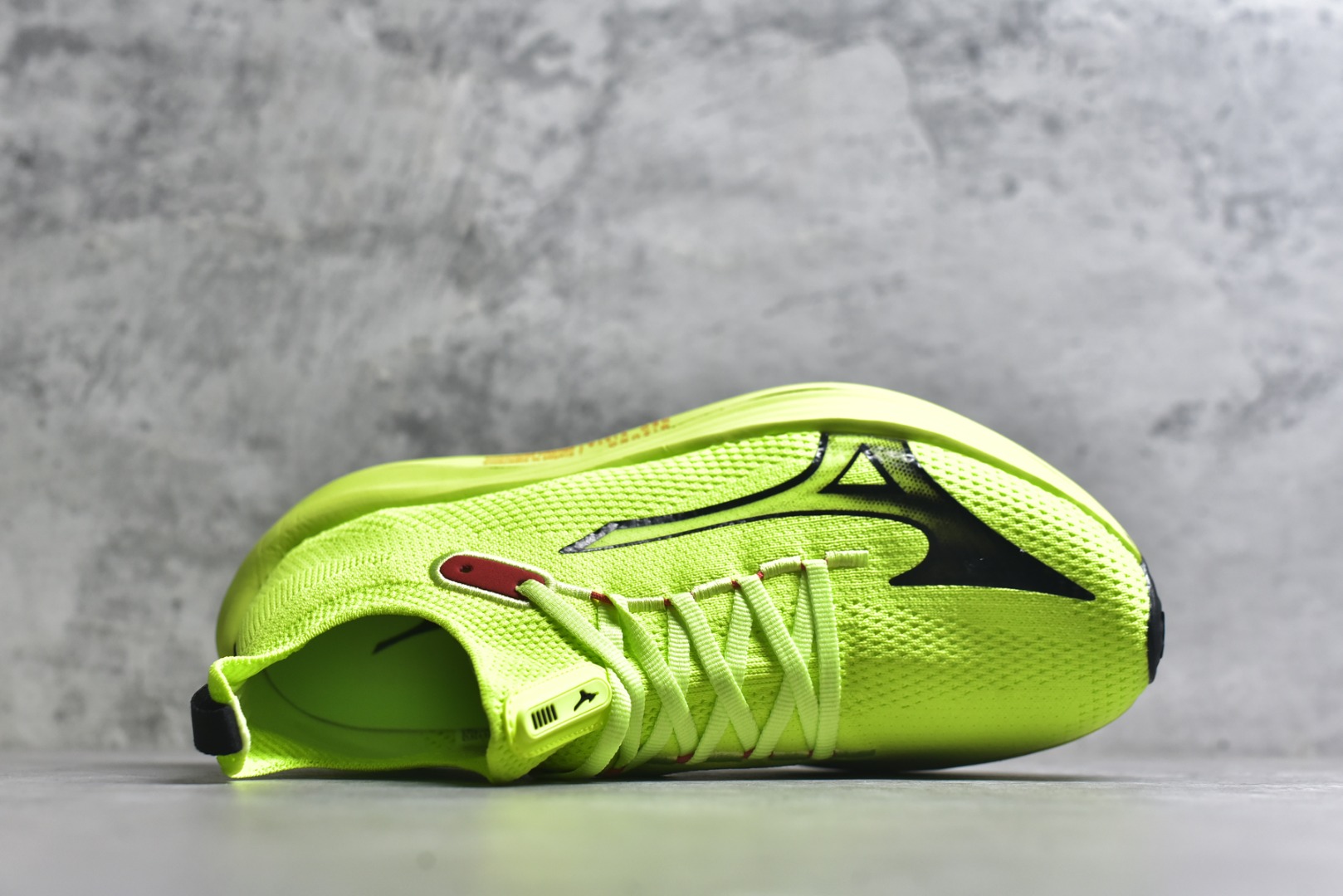 图片[4]-#Mizuno Neo Vista Y2K柔软舒适减震耐磨支撑 低帮休闲跑步鞋 男女同款 美津浓（Mizuno）是日本美津浓株式会社于1906年创立的运动品牌，经过一个多世纪的不断努力现已成为世界著名的运动器具、服装和鞋类生产商。美津浓力求服务于各类运动项目，并竭力使运动生活更加愉快和振奋。产品种类齐全，覆盖几乎全部主要运动项目，达到30万多个品类。尺码：36 36.5 37.5 38 38.5 39 40 40.5 41 42 42.5 43 44 44.5 45-选品中心