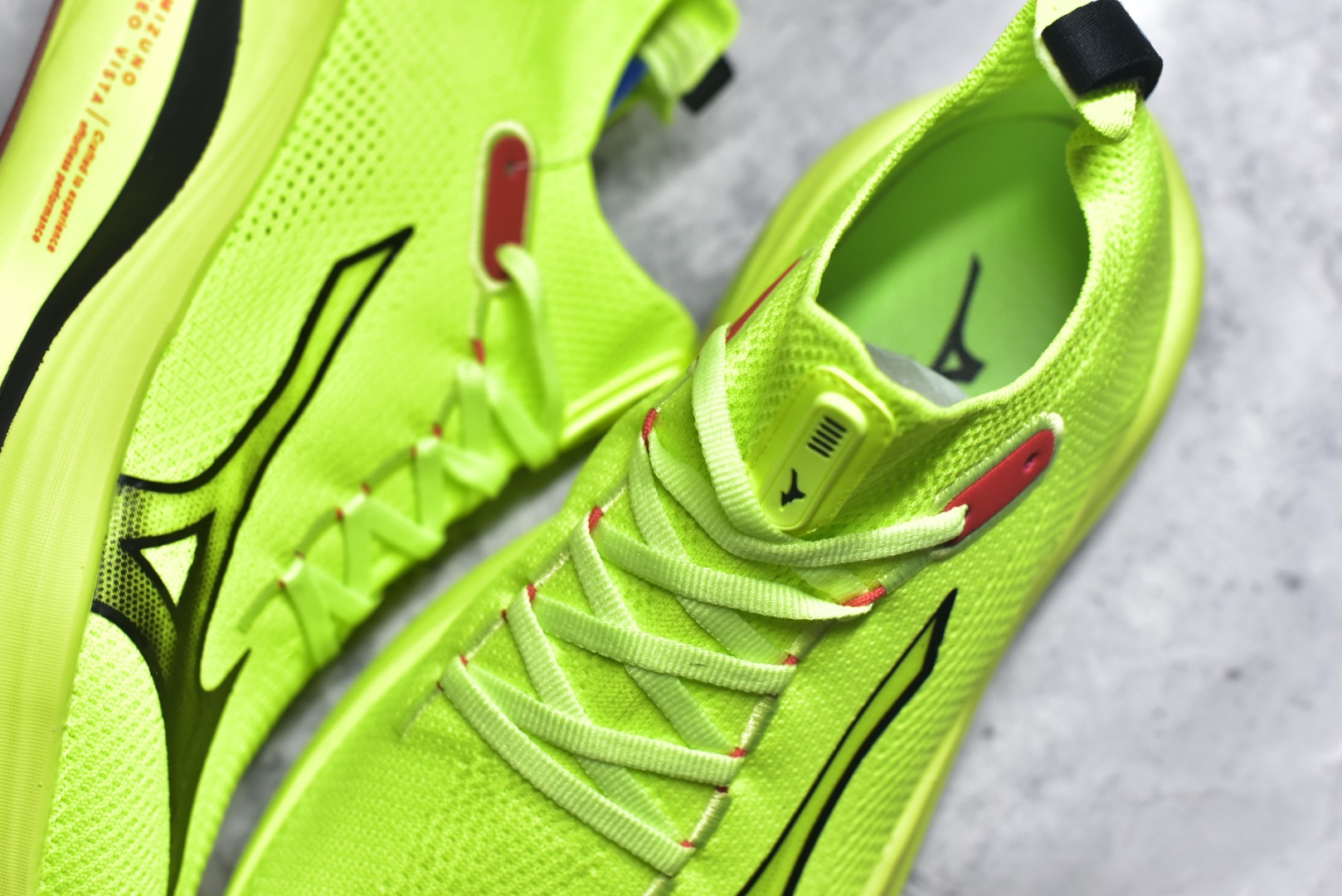 图片[9]-#Mizuno Neo Vista Y2K柔软舒适减震耐磨支撑 低帮休闲跑步鞋 男女同款 美津浓（Mizuno）是日本美津浓株式会社于1906年创立的运动品牌，经过一个多世纪的不断努力现已成为世界著名的运动器具、服装和鞋类生产商。美津浓力求服务于各类运动项目，并竭力使运动生活更加愉快和振奋。产品种类齐全，覆盖几乎全部主要运动项目，达到30万多个品类。尺码：36 36.5 37.5 38 38.5 39 40 40.5 41 42 42.5 43 44 44.5 45-选品中心