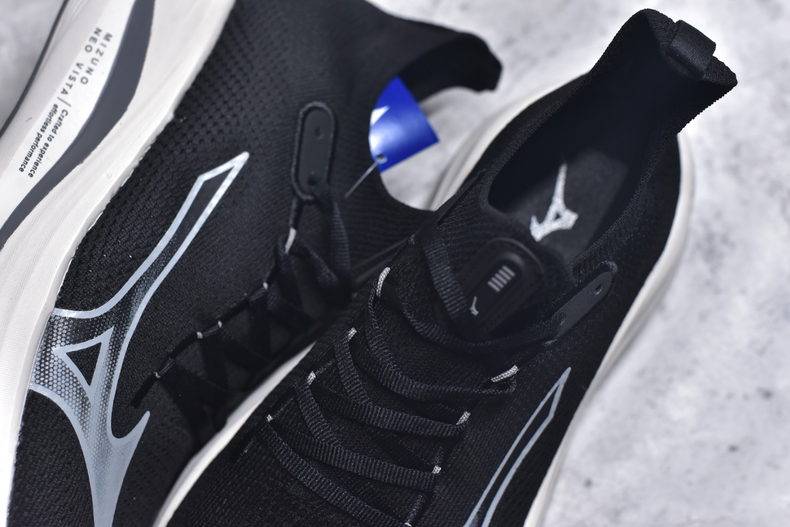 图片[9]-#Mizuno Neo Vista Y2K柔软舒适减震耐磨支撑 低帮休闲跑步鞋 男女同款 美津浓（Mizuno）是日本美津浓株式会社于1906年创立的运动品牌，经过一个多世纪的不断努力现已成为世界著名的运动器具、服装和鞋类生产商。美津浓力求服务于各类运动项目，并竭力使运动生活更加愉快和振奋。产品种类齐全，覆盖几乎全部主要运动项目，达到30万多个品类。尺码：36 36.5 37.5 38 38.5 39 40 40.5 41 42 42.5 43 44 44.5 45-选品中心