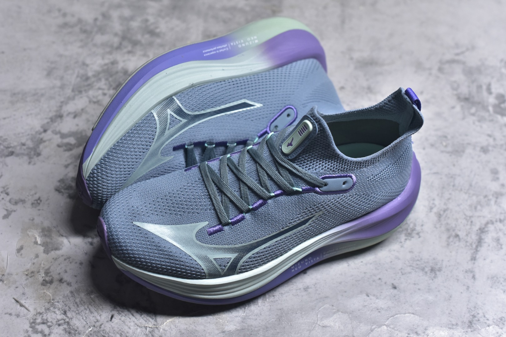 图片[7]-#Mizuno Neo Vista Y2K柔软舒适减震耐磨支撑 低帮休闲跑步鞋 男女同款 美津浓（Mizuno）是日本美津浓株式会社于1906年创立的运动品牌，经过一个多世纪的不断努力现已成为世界著名的运动器具、服装和鞋类生产商。美津浓力求服务于各类运动项目，并竭力使运动生活更加愉快和振奋。产品种类齐全，覆盖几乎全部主要运动项目，达到30万多个品类。尺码：36 36.5 37.5 38 38.5 39 40 40.5 41 42 42.5 43 44 44.5 45-选品中心