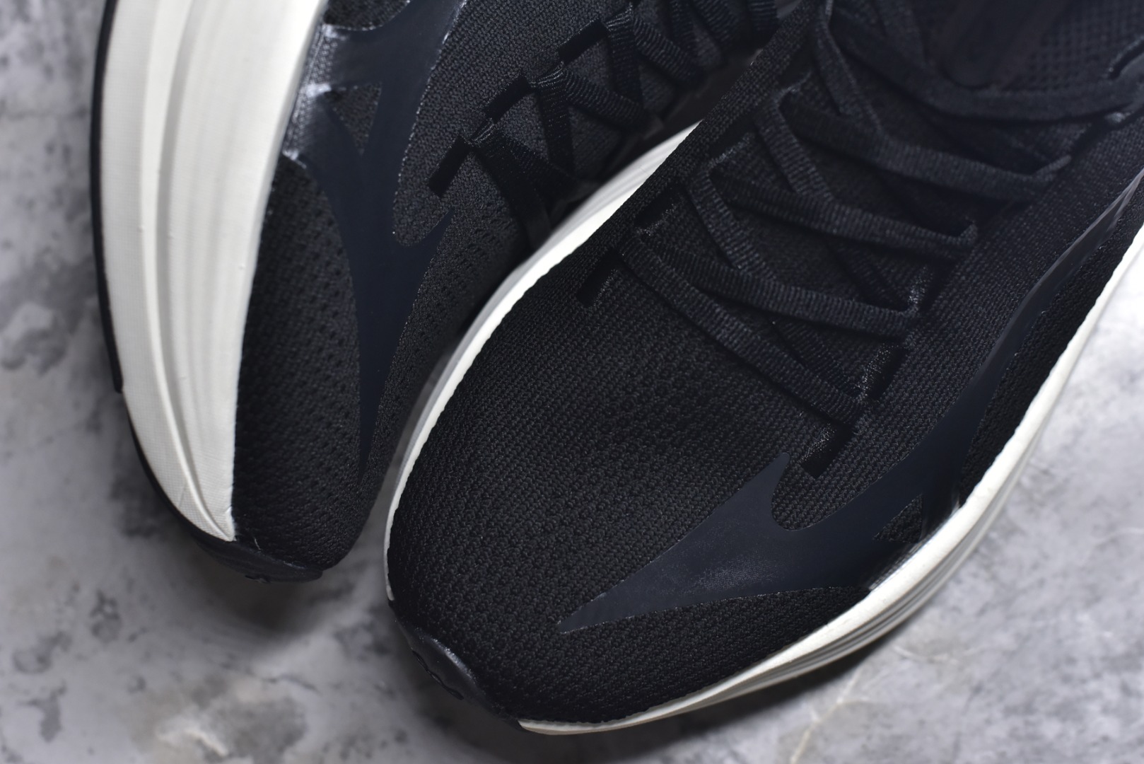 图片[8]-#Mizuno Neo Vista Y2K柔软舒适减震耐磨支撑 低帮休闲跑步鞋 男女同款 美津浓（Mizuno）是日本美津浓株式会社于1906年创立的运动品牌，经过一个多世纪的不断努力现已成为世界著名的运动器具、服装和鞋类生产商。美津浓力求服务于各类运动项目，并竭力使运动生活更加愉快和振奋。产品种类齐全，覆盖几乎全部主要运动项目，达到30万多个品类。尺码：36 36.5 37.5 38 38.5 39 40 40.5 41 42 42.5 43 44 44.5 45-选品中心