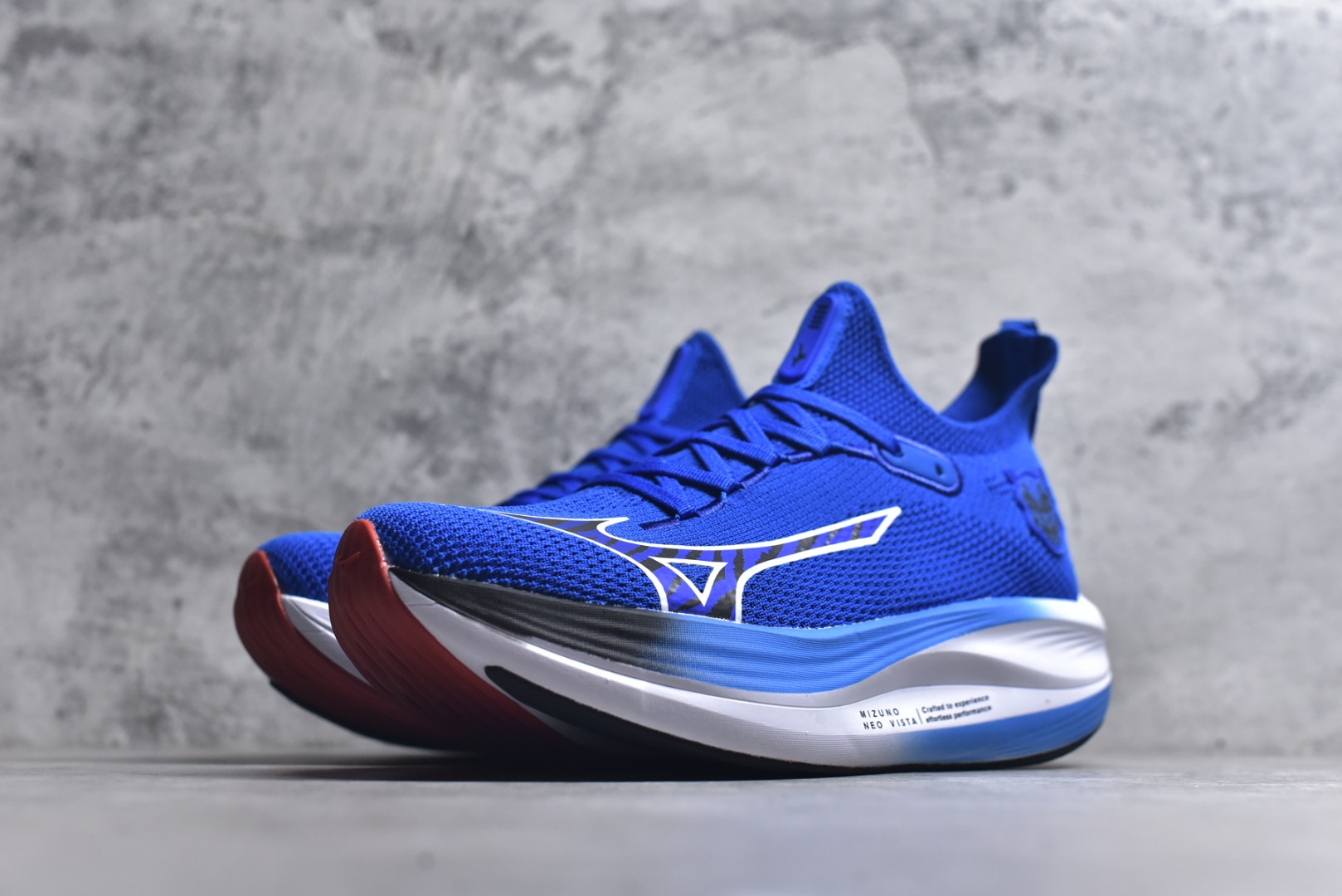 图片[2]-#Mizuno Neo Vista Y2K柔软舒适减震耐磨支撑 低帮休闲跑步鞋 男女同款 美津浓（Mizuno）是日本美津浓株式会社于1906年创立的运动品牌，经过一个多世纪的不断努力现已成为世界著名的运动器具、服装和鞋类生产商。美津浓力求服务于各类运动项目，并竭力使运动生活更加愉快和振奋。产品种类齐全，覆盖几乎全部主要运动项目，达到30万多个品类。尺码：36 36.5 37.5 38 38.5 39 40 40.5 41 42 42.5 43 44 44.5 45-选品中心