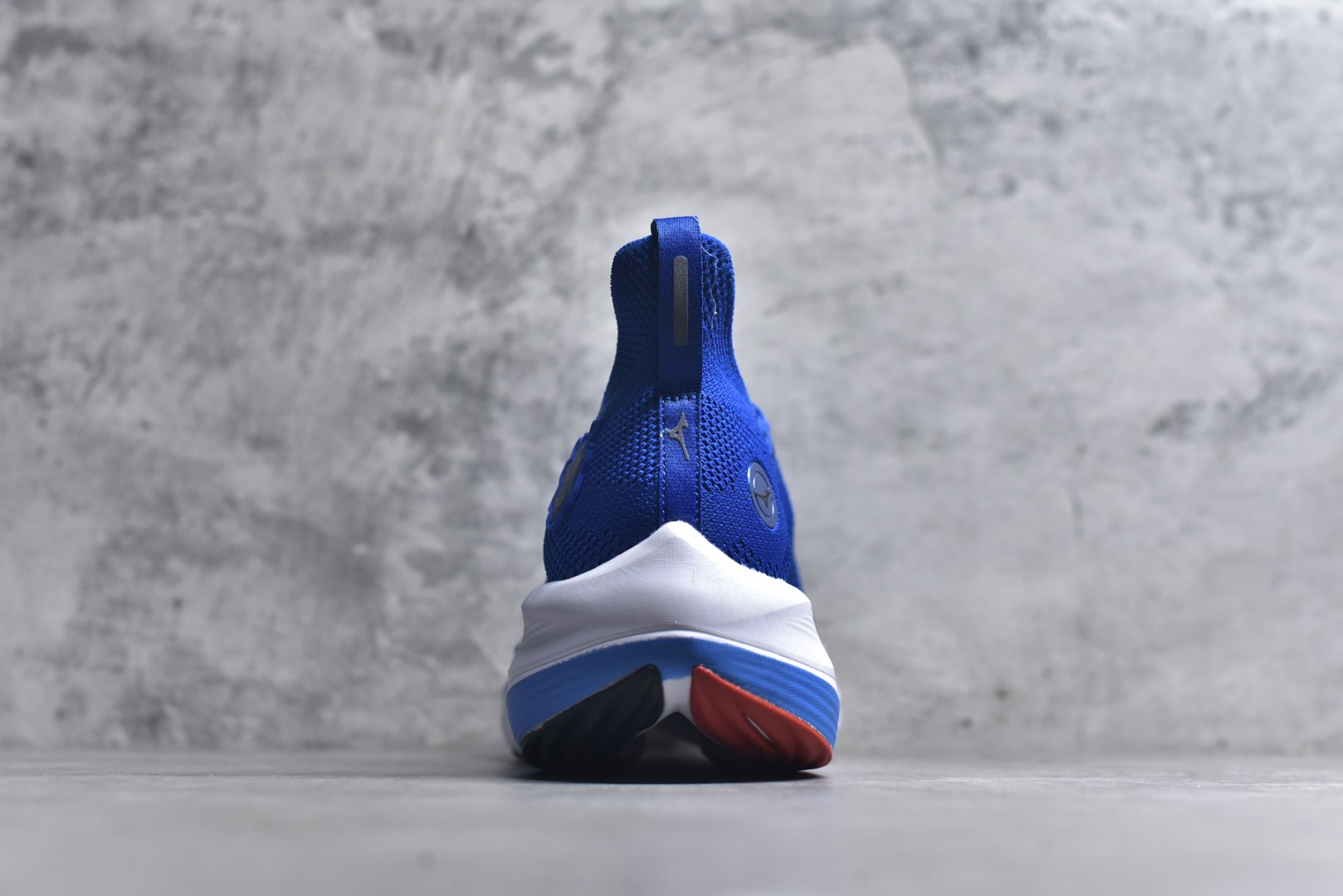 图片[5]-#Mizuno Neo Vista Y2K柔软舒适减震耐磨支撑 低帮休闲跑步鞋 男女同款 美津浓（Mizuno）是日本美津浓株式会社于1906年创立的运动品牌，经过一个多世纪的不断努力现已成为世界著名的运动器具、服装和鞋类生产商。美津浓力求服务于各类运动项目，并竭力使运动生活更加愉快和振奋。产品种类齐全，覆盖几乎全部主要运动项目，达到30万多个品类。尺码：36 36.5 37.5 38 38.5 39 40 40.5 41 42 42.5 43 44 44.5 45-选品中心