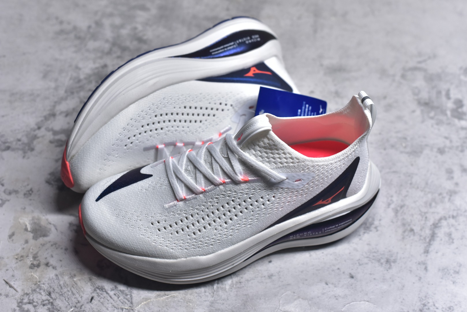 图片[7]-#Mizuno Neo Vista Y2K柔软舒适减震耐磨支撑 低帮休闲跑步鞋 男女同款 美津浓（Mizuno）是日本美津浓株式会社于1906年创立的运动品牌，经过一个多世纪的不断努力现已成为世界著名的运动器具、服装和鞋类生产商。美津浓力求服务于各类运动项目，并竭力使运动生活更加愉快和振奋。产品种类齐全，覆盖几乎全部主要运动项目，达到30万多个品类。尺码：36 36.5 37.5 38 38.5 39 40 40.5 41 42 42.5 43 44 44.5 45-选品中心