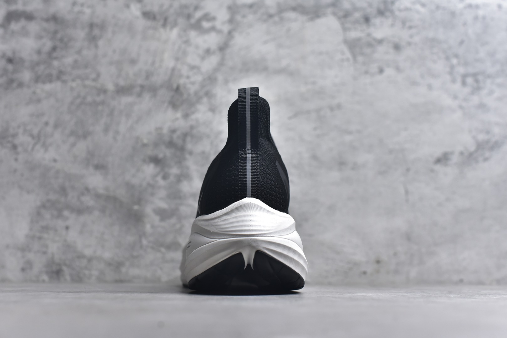 图片[5]-#Mizuno Neo Vista Y2K柔软舒适减震耐磨支撑 低帮休闲跑步鞋 男女同款 美津浓（Mizuno）是日本美津浓株式会社于1906年创立的运动品牌，经过一个多世纪的不断努力现已成为世界著名的运动器具、服装和鞋类生产商。美津浓力求服务于各类运动项目，并竭力使运动生活更加愉快和振奋。产品种类齐全，覆盖几乎全部主要运动项目，达到30万多个品类。尺码：36 36.5 37.5 38 38.5 39 40 40.5 41 42 42.5 43 44 44.5 45-选品中心