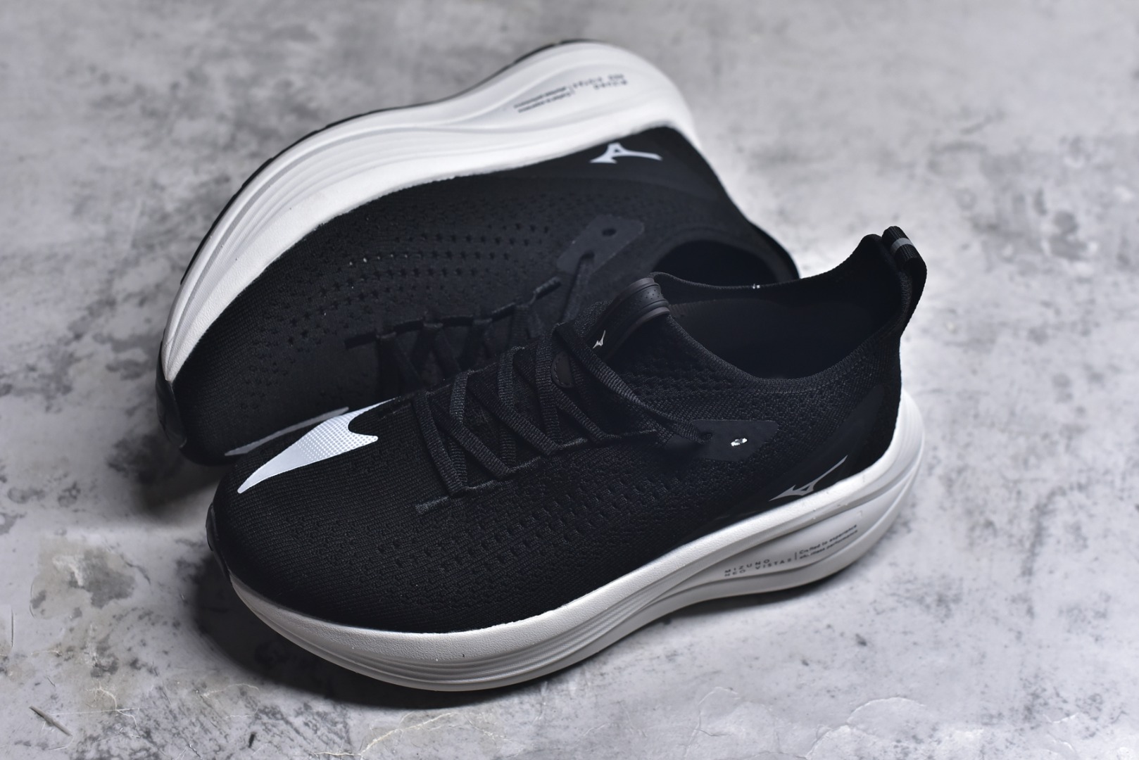 图片[7]-#Mizuno Neo Vista Y2K柔软舒适减震耐磨支撑 低帮休闲跑步鞋 男女同款 美津浓（Mizuno）是日本美津浓株式会社于1906年创立的运动品牌，经过一个多世纪的不断努力现已成为世界著名的运动器具、服装和鞋类生产商。美津浓力求服务于各类运动项目，并竭力使运动生活更加愉快和振奋。产品种类齐全，覆盖几乎全部主要运动项目，达到30万多个品类。尺码：36 36.5 37.5 38 38.5 39 40 40.5 41 42 42.5 43 44 44.5 45-选品中心