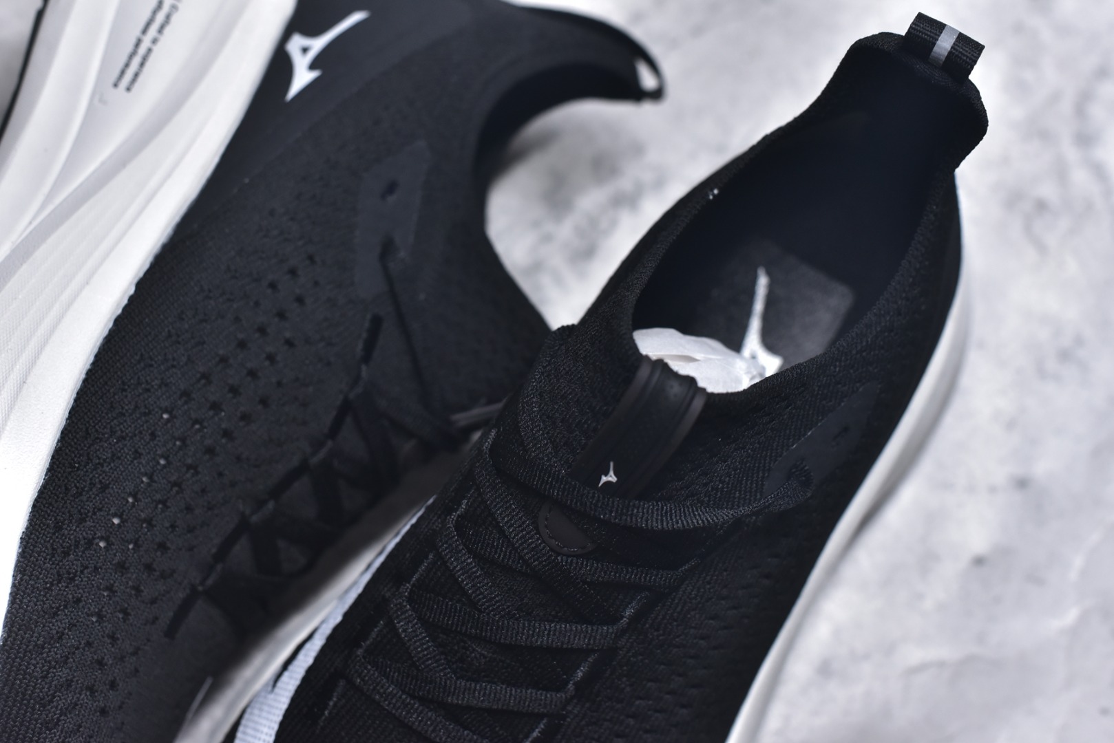 图片[9]-#Mizuno Neo Vista Y2K柔软舒适减震耐磨支撑 低帮休闲跑步鞋 男女同款 美津浓（Mizuno）是日本美津浓株式会社于1906年创立的运动品牌，经过一个多世纪的不断努力现已成为世界著名的运动器具、服装和鞋类生产商。美津浓力求服务于各类运动项目，并竭力使运动生活更加愉快和振奋。产品种类齐全，覆盖几乎全部主要运动项目，达到30万多个品类。尺码：36 36.5 37.5 38 38.5 39 40 40.5 41 42 42.5 43 44 44.5 45-选品中心