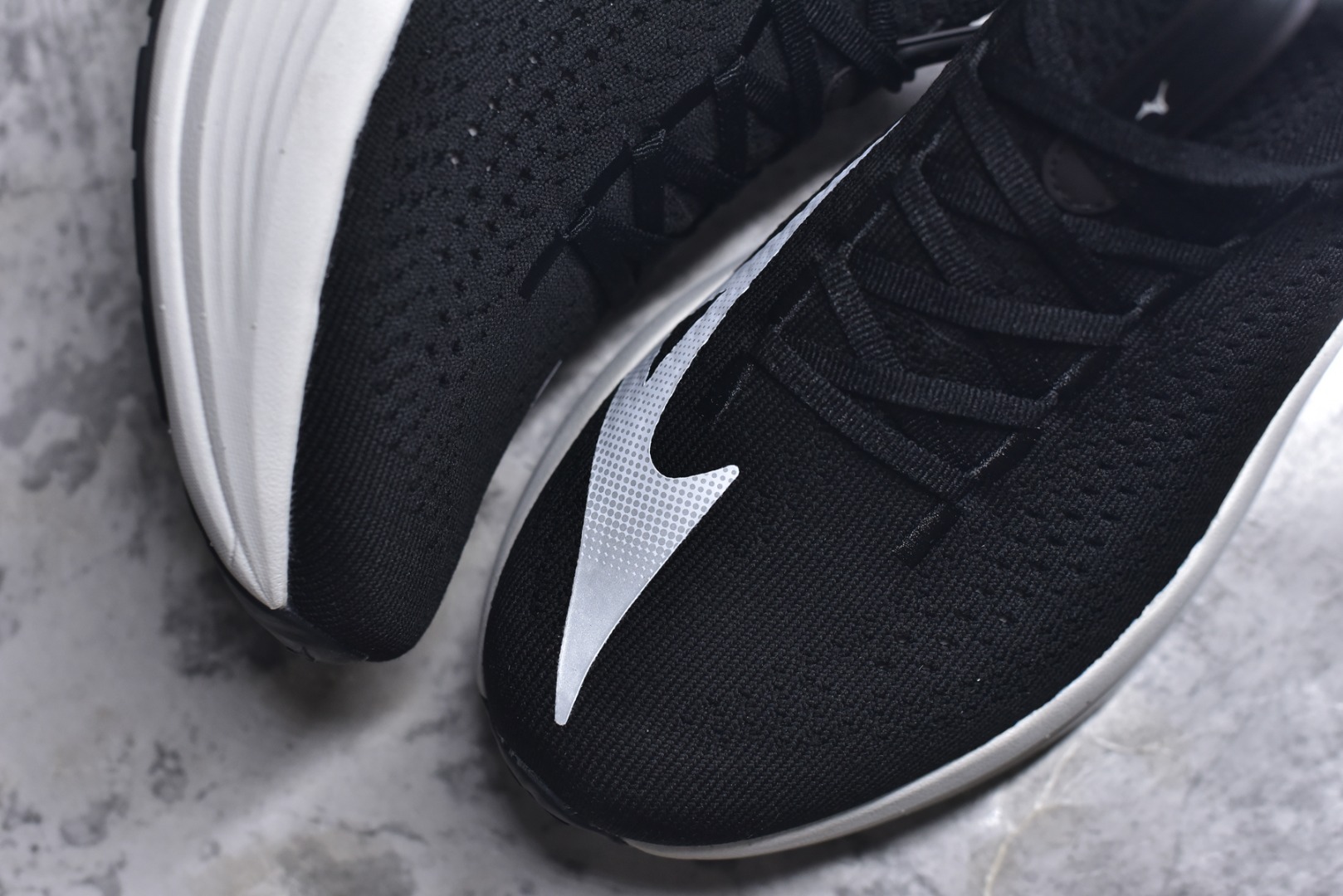 图片[8]-#Mizuno Neo Vista Y2K柔软舒适减震耐磨支撑 低帮休闲跑步鞋 男女同款 美津浓（Mizuno）是日本美津浓株式会社于1906年创立的运动品牌，经过一个多世纪的不断努力现已成为世界著名的运动器具、服装和鞋类生产商。美津浓力求服务于各类运动项目，并竭力使运动生活更加愉快和振奋。产品种类齐全，覆盖几乎全部主要运动项目，达到30万多个品类。尺码：36 36.5 37.5 38 38.5 39 40 40.5 41 42 42.5 43 44 44.5 45-选品中心