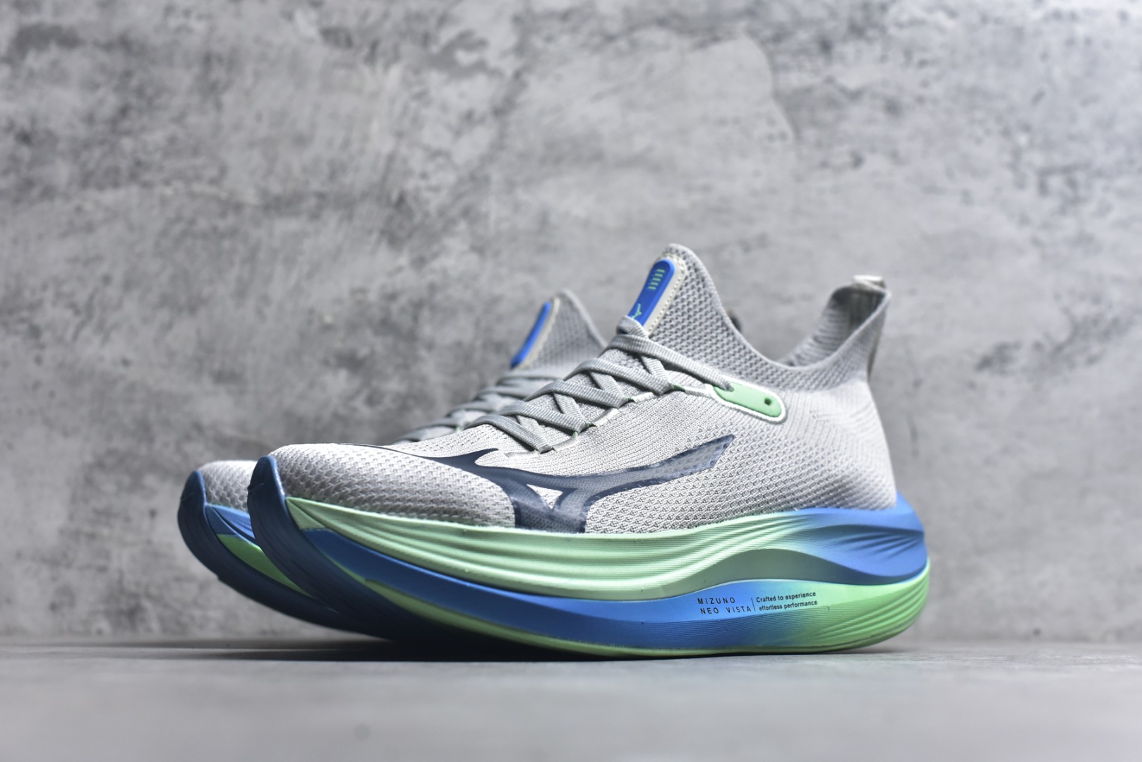 图片[2]-#Mizuno Neo Vista Y2K柔软舒适减震耐磨支撑 低帮休闲跑步鞋 男女同款 美津浓（Mizuno）是日本美津浓株式会社于1906年创立的运动品牌，经过一个多世纪的不断努力现已成为世界著名的运动器具、服装和鞋类生产商。美津浓力求服务于各类运动项目，并竭力使运动生活更加愉快和振奋。产品种类齐全，覆盖几乎全部主要运动项目，达到30万多个品类。尺码：36 36.5 37.5 38 38.5 39 40 40.5 41 42 42.5 43 44 44.5 45-选品中心