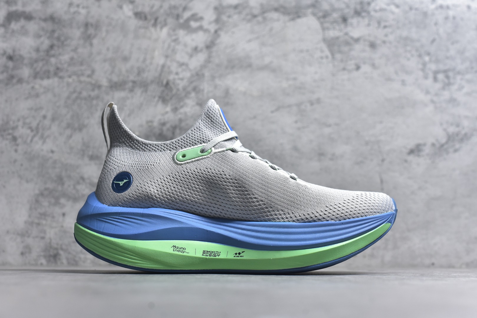 图片[3]-#Mizuno Neo Vista Y2K柔软舒适减震耐磨支撑 低帮休闲跑步鞋 男女同款 美津浓（Mizuno）是日本美津浓株式会社于1906年创立的运动品牌，经过一个多世纪的不断努力现已成为世界著名的运动器具、服装和鞋类生产商。美津浓力求服务于各类运动项目，并竭力使运动生活更加愉快和振奋。产品种类齐全，覆盖几乎全部主要运动项目，达到30万多个品类。尺码：36 36.5 37.5 38 38.5 39 40 40.5 41 42 42.5 43 44 44.5 45-选品中心