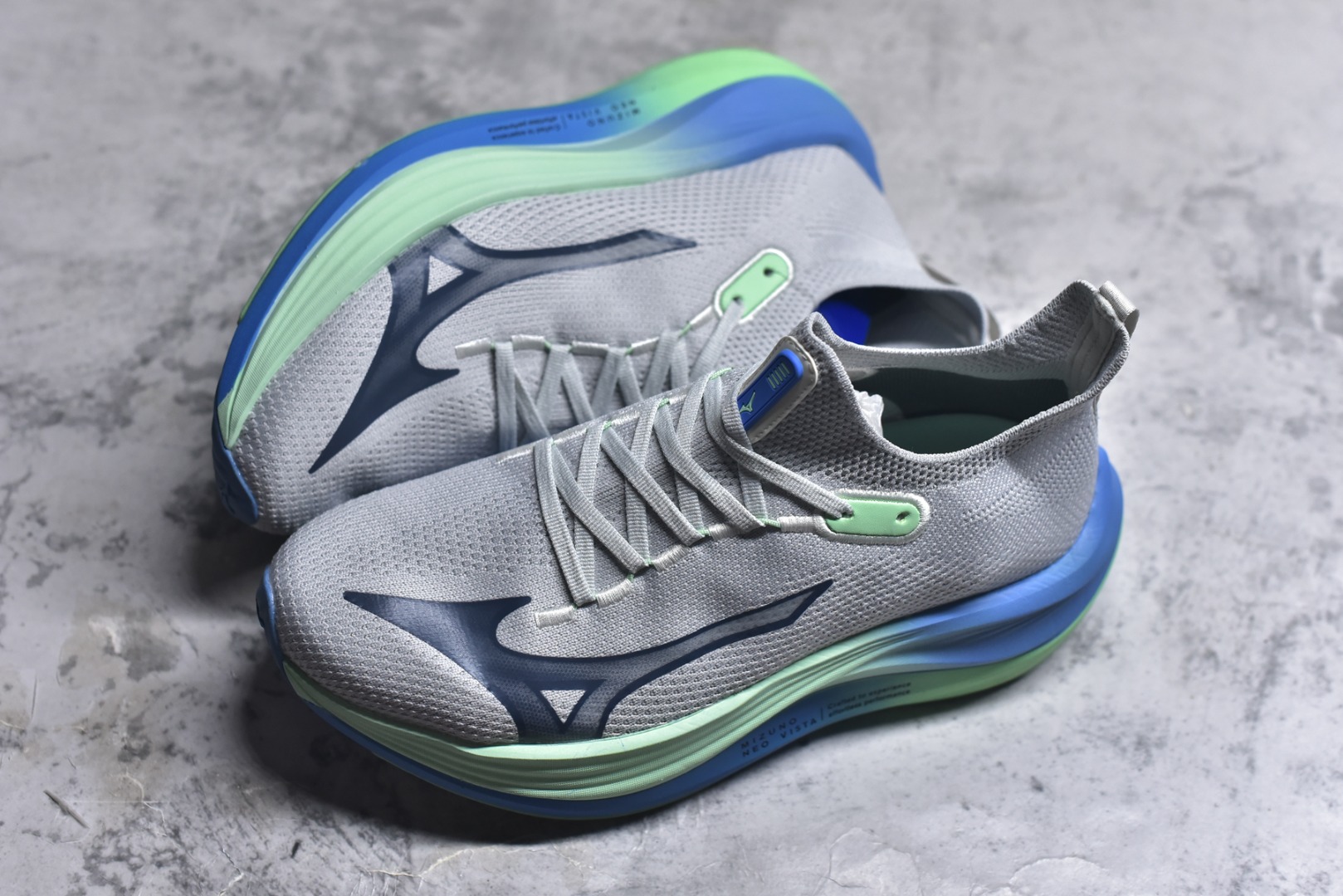 图片[7]-#Mizuno Neo Vista Y2K柔软舒适减震耐磨支撑 低帮休闲跑步鞋 男女同款 美津浓（Mizuno）是日本美津浓株式会社于1906年创立的运动品牌，经过一个多世纪的不断努力现已成为世界著名的运动器具、服装和鞋类生产商。美津浓力求服务于各类运动项目，并竭力使运动生活更加愉快和振奋。产品种类齐全，覆盖几乎全部主要运动项目，达到30万多个品类。尺码：36 36.5 37.5 38 38.5 39 40 40.5 41 42 42.5 43 44 44.5 45-选品中心