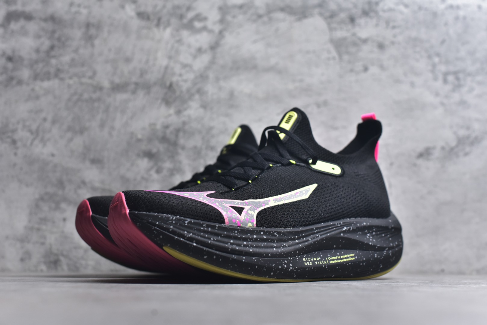 图片[2]-#Mizuno Neo Vista Y2K柔软舒适减震耐磨支撑 低帮休闲跑步鞋 男女同款 美津浓（Mizuno）是日本美津浓株式会社于1906年创立的运动品牌，经过一个多世纪的不断努力现已成为世界著名的运动器具、服装和鞋类生产商。美津浓力求服务于各类运动项目，并竭力使运动生活更加愉快和振奋。产品种类齐全，覆盖几乎全部主要运动项目，达到30万多个品类。尺码：36 36.5 37.5 38 38.5 39 40 40.5 41 42 42.5 43 44 44.5 45-选品中心