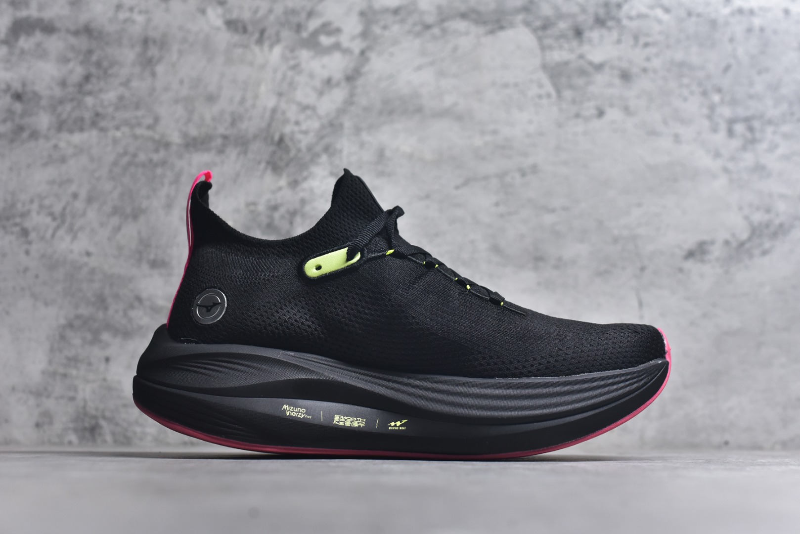 图片[3]-#Mizuno Neo Vista Y2K柔软舒适减震耐磨支撑 低帮休闲跑步鞋 男女同款 美津浓（Mizuno）是日本美津浓株式会社于1906年创立的运动品牌，经过一个多世纪的不断努力现已成为世界著名的运动器具、服装和鞋类生产商。美津浓力求服务于各类运动项目，并竭力使运动生活更加愉快和振奋。产品种类齐全，覆盖几乎全部主要运动项目，达到30万多个品类。尺码：36 36.5 37.5 38 38.5 39 40 40.5 41 42 42.5 43 44 44.5 45-选品中心